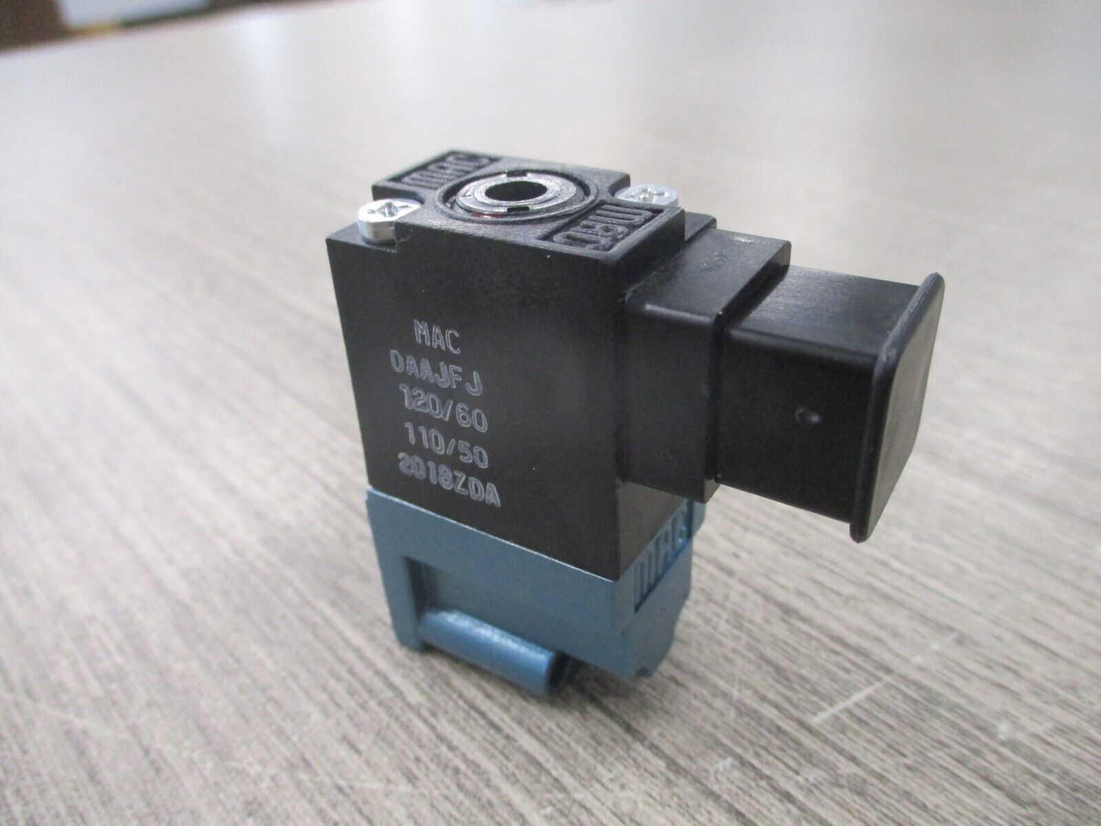MAC Solenoid Valve 35A-B00-DAAJ-1KJ New Surplus