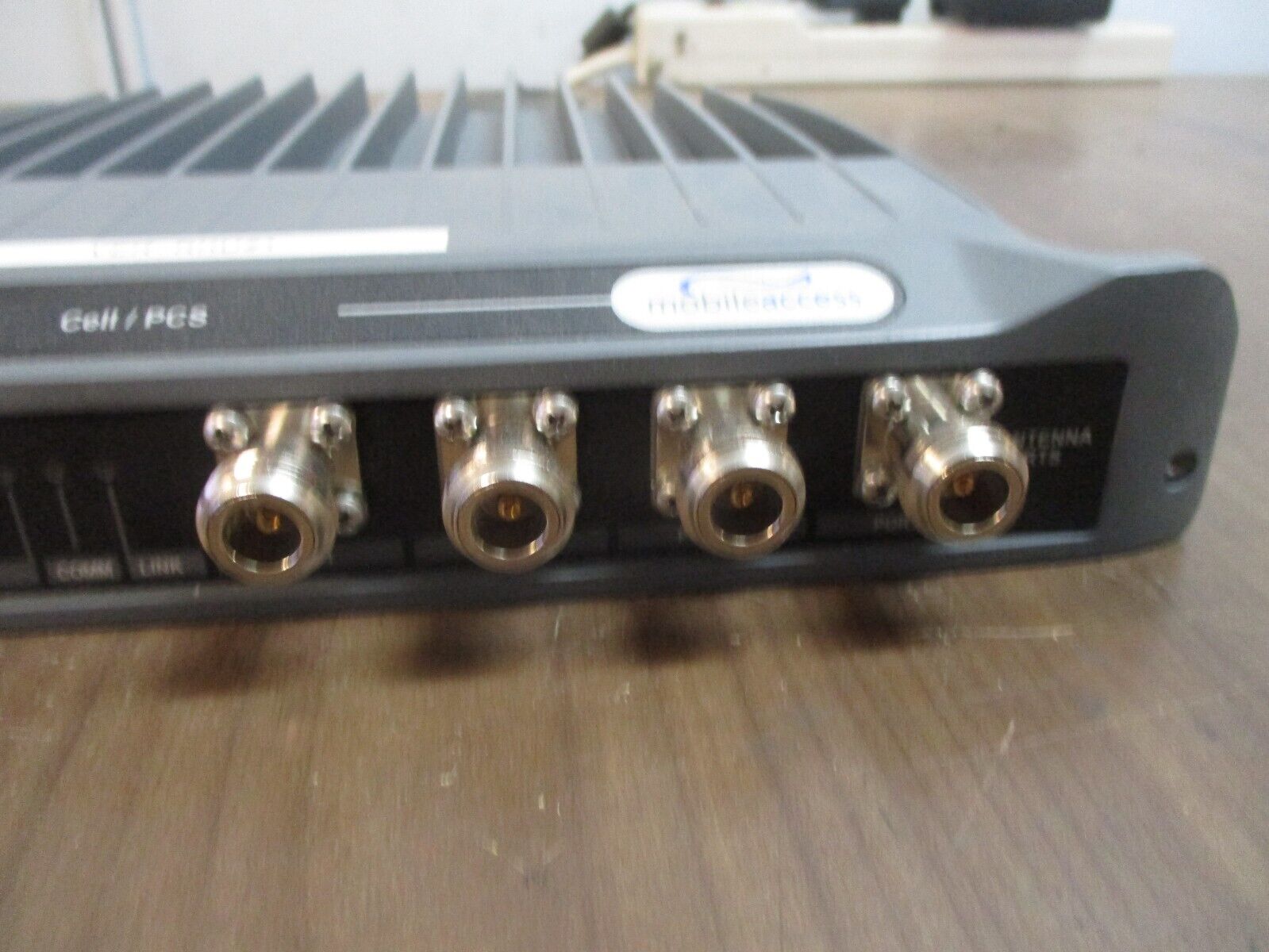 Mobileaccess Remote Hub Unit 1000-CELL-PCS4E-HL Rev. B00 20-48VDC 1.3A Used
