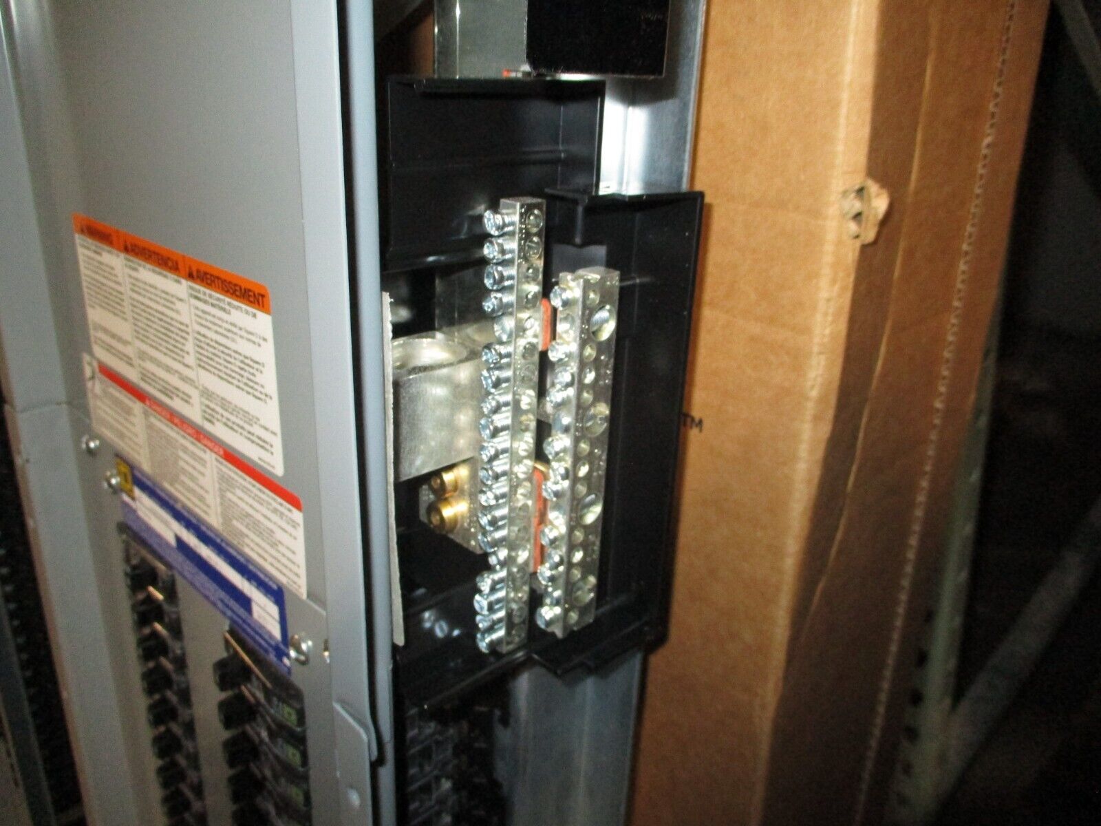 Square D Main Lug NQ Panelboard Interior 12419013650100001 400A 208Y/120V 4W 3Ph