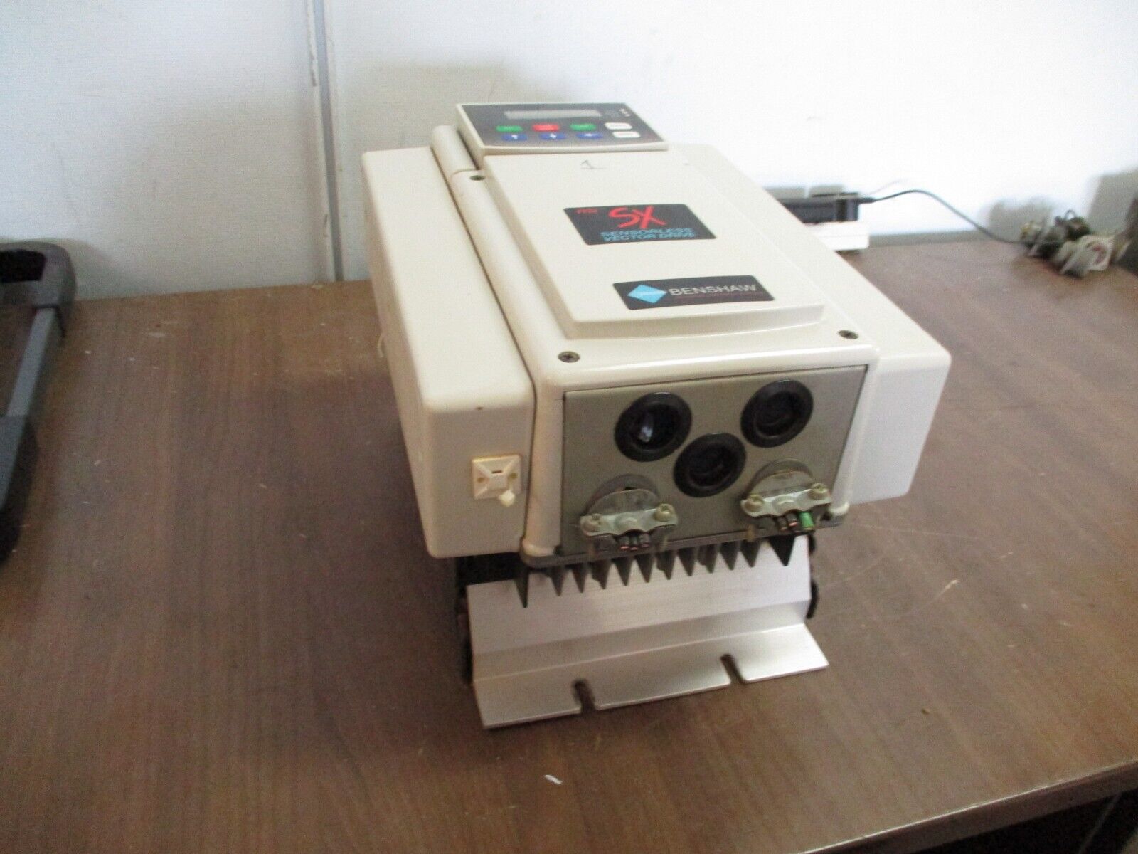 Benshaw RSi SX Sensorless Vector AC Drive RSi010SX2B 10HP 3Ph w/ Keypad Used