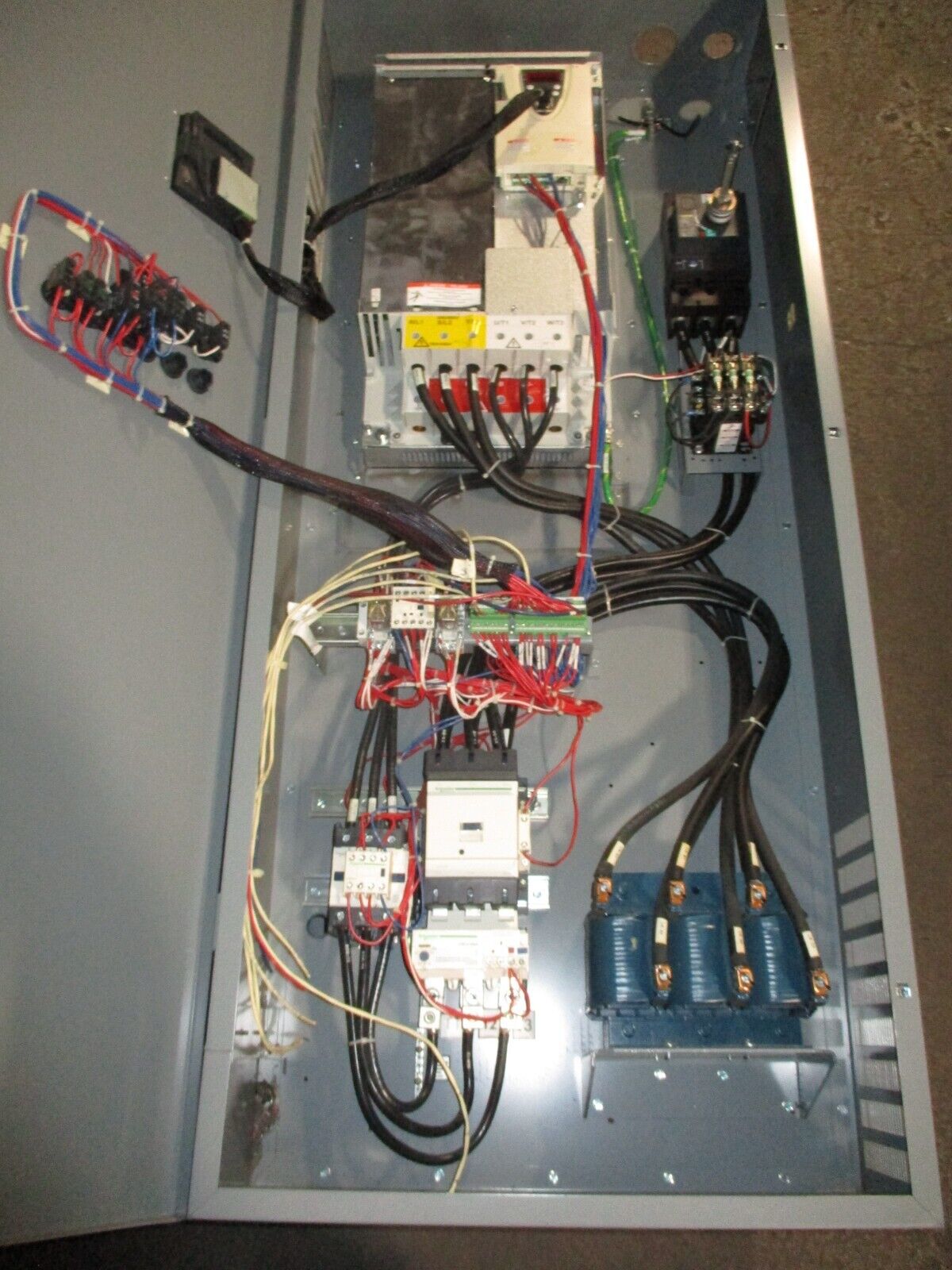Square D E-Flex Altivar AC Drive w/ Bypass 8839 EFDRG4VY Ser. B 75HP 3Ph Used