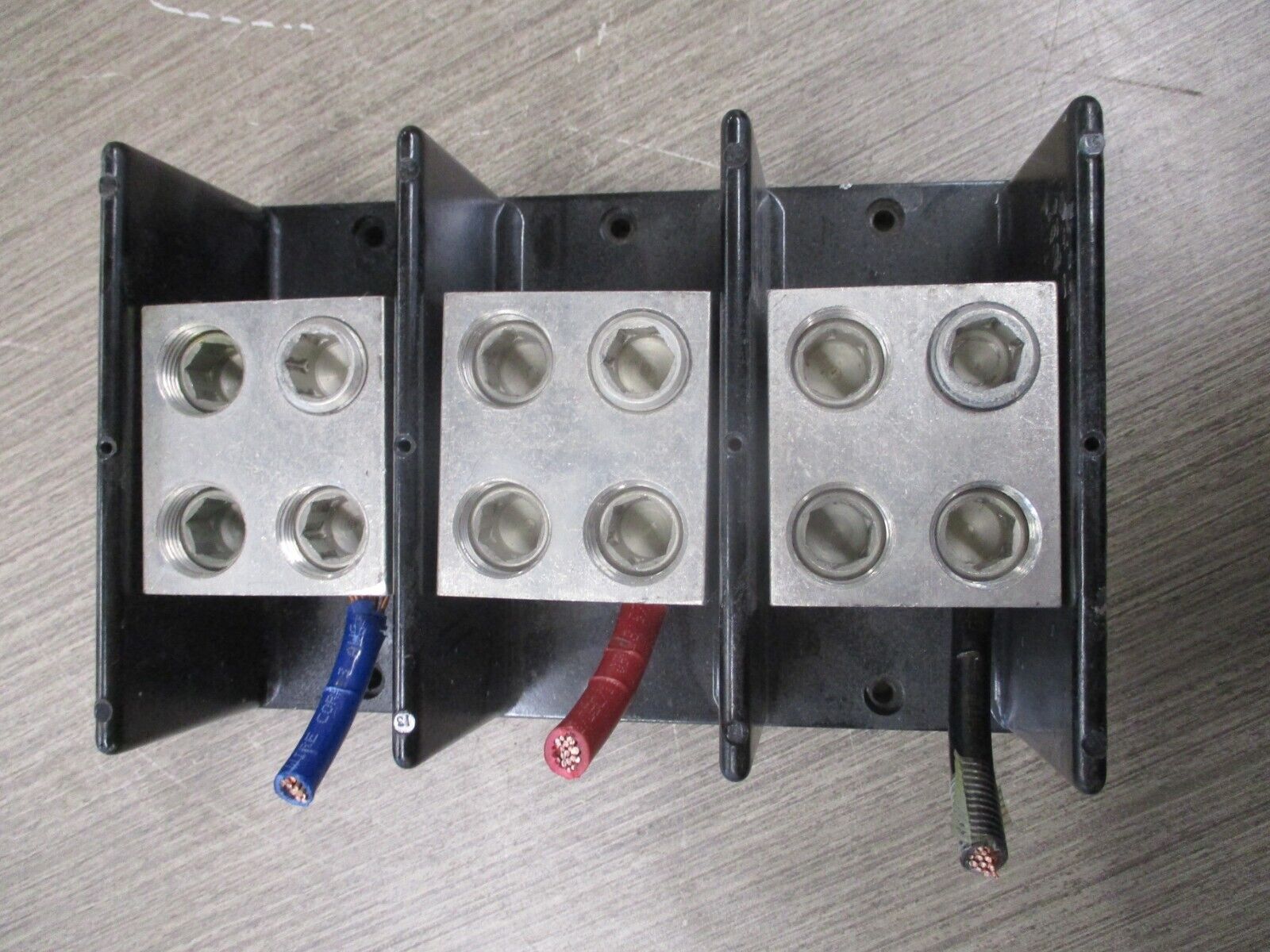Buss Distribution Block 16504-3 760A 600V 3P Used