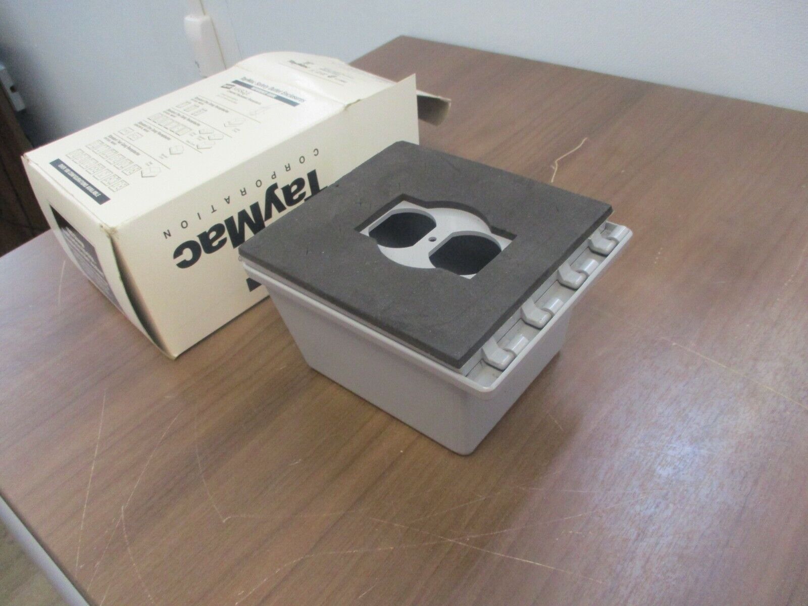 TayMac Type 3R Two-Gang Vertical Mount Safety Outlet Box 90510 New Surplus