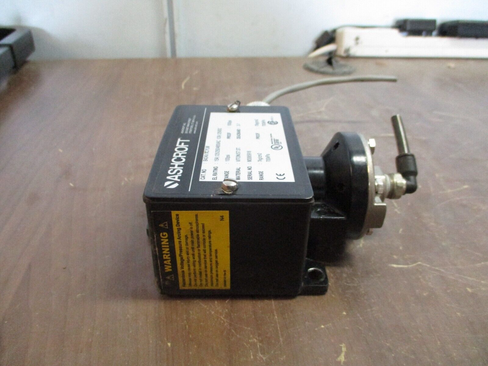 Ashcroft Pressure Switch B424V XCYLM Range: 100psi 15A 125/250/480VAC Used