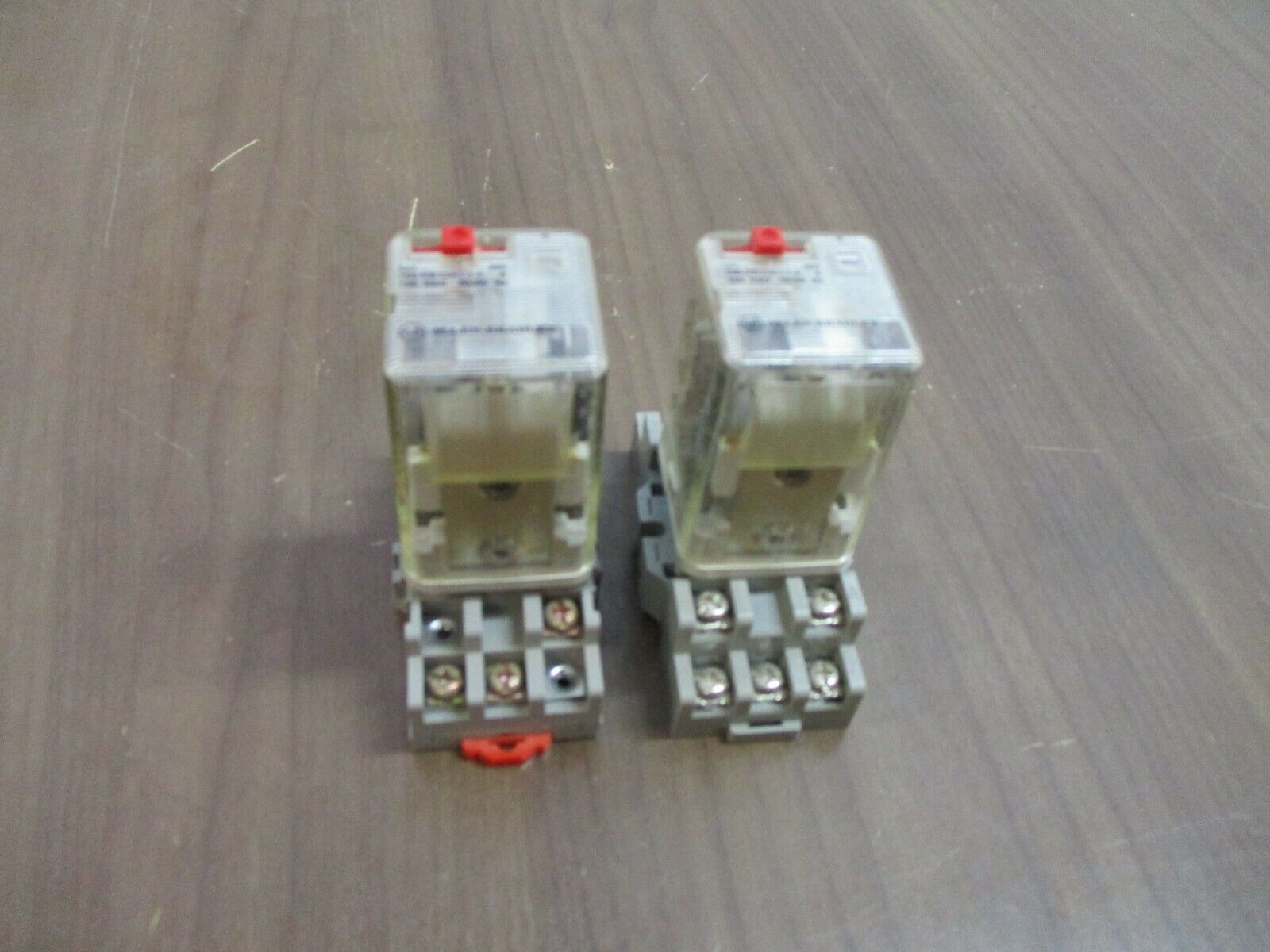 Allen-Bradley Relay 700-HB33A1-1-4 Ser. A 120V 50/60Hz w/Base *Lot of 2* Used