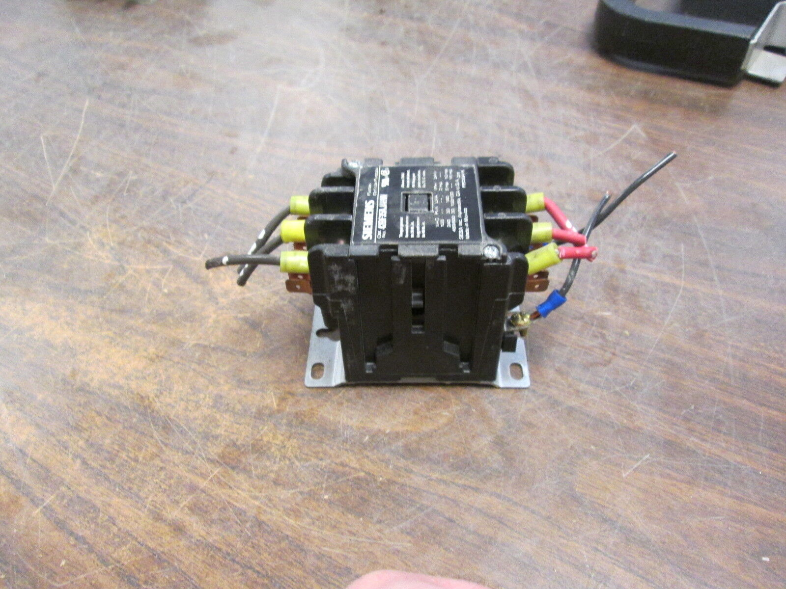 Siemens Definite Purpose Contactor 42BF35AJAHW 24V Coil Used
