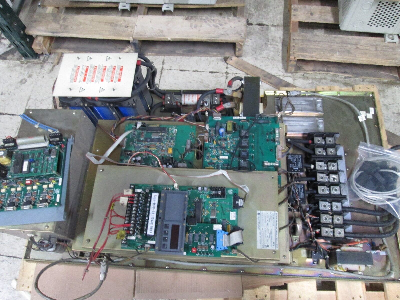 Allen-Bradley 1336 AC Drive 1336-B100-EOH 100HP 3Ph Out: 380/415/460V 150A Used