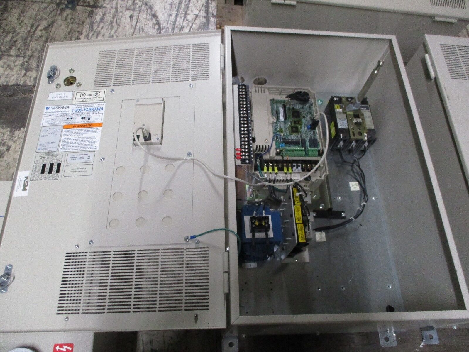 Yaskawa E7 AC Drive w/ Breaker Disconnect E7CVB021CFX 15HP 3Ph Used