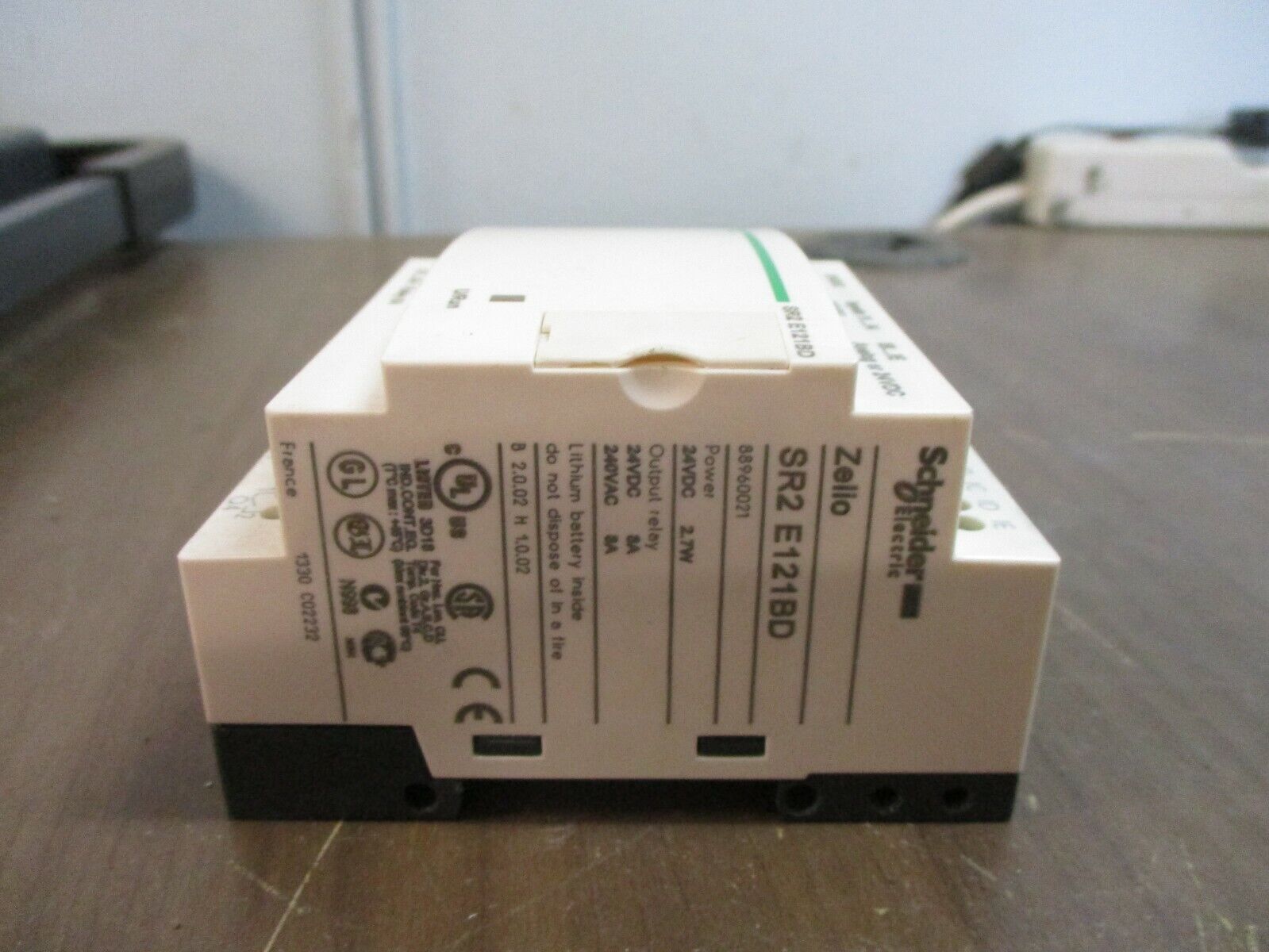 Schneider Electric Compact Smart Relay SR2 E121BD 24VDC Used