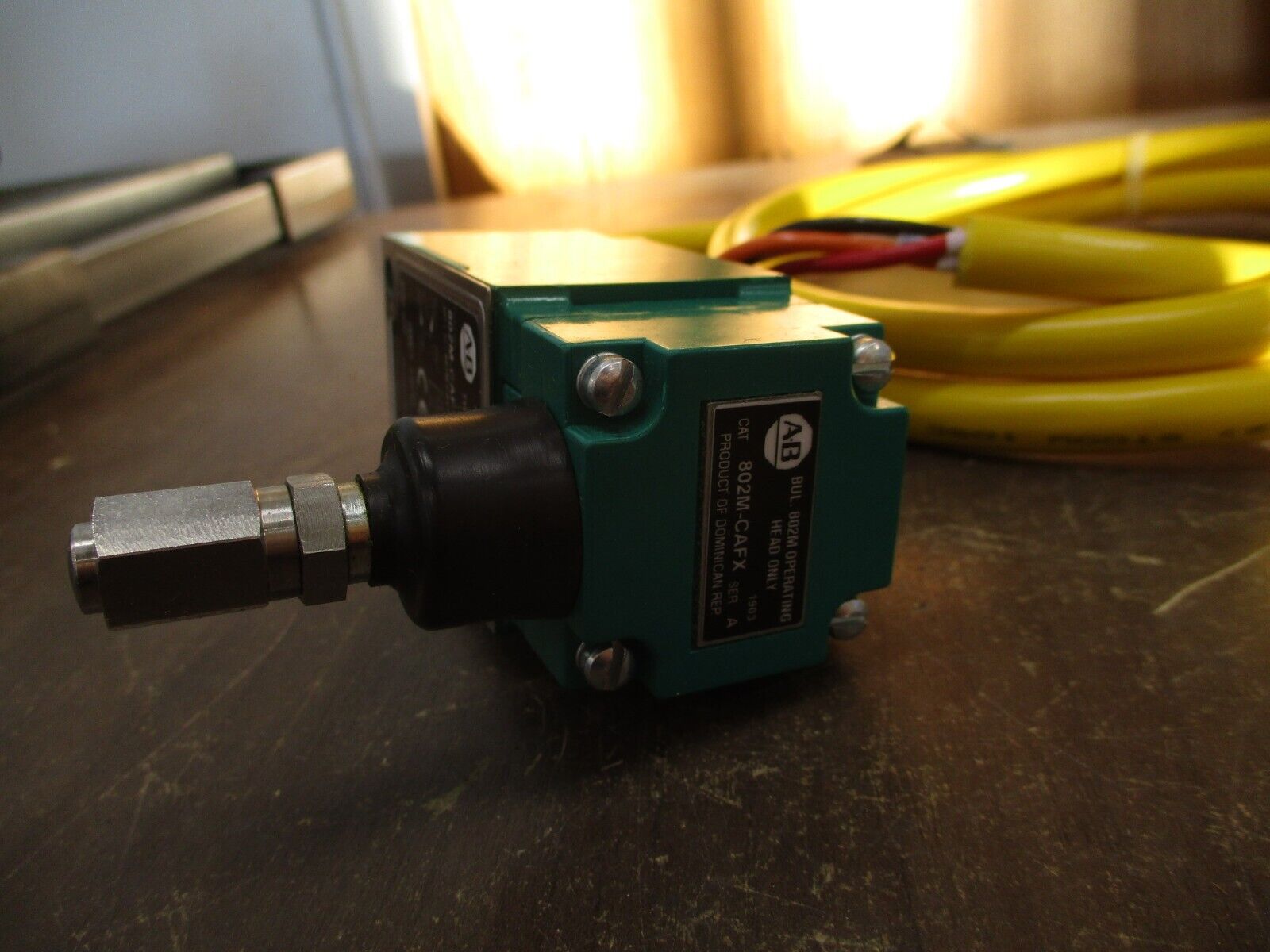 Allen-Bradley Pre-Wired Limit Switch 802M-CAFY5 Ser. A 5' Cable New Surplus