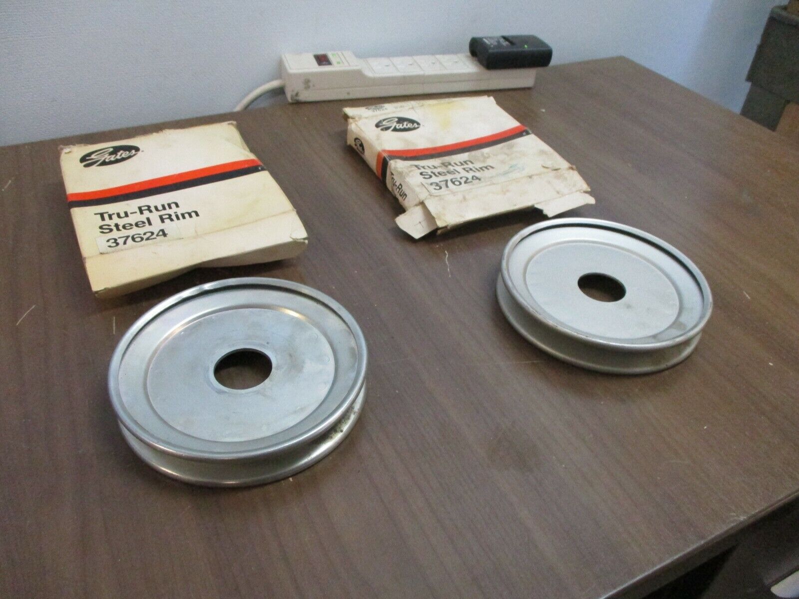 Gates Tru-Run Steel Rim Pulley 37624 *Lot of 2* New Surplus