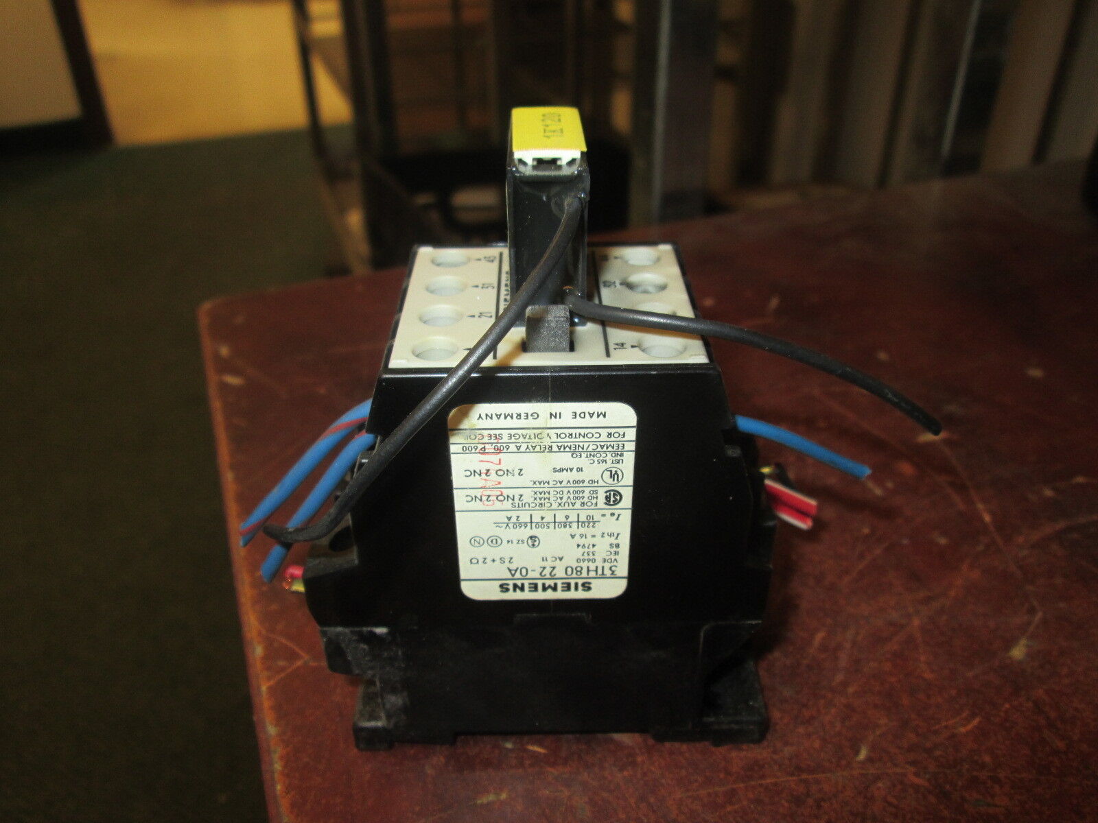 Siemens Contactor w/Surge Supression 3TH80 22-0A 264V Coil 10A 600V Used