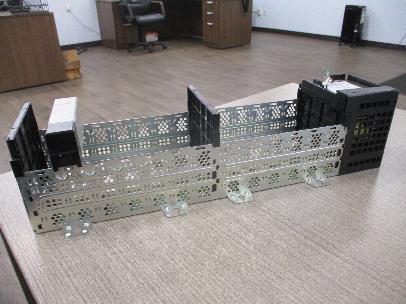 Allen-Bradley ControlLogix 13-Slot Chassis w/Power Supply 1756-A13/1756-PA75 Use