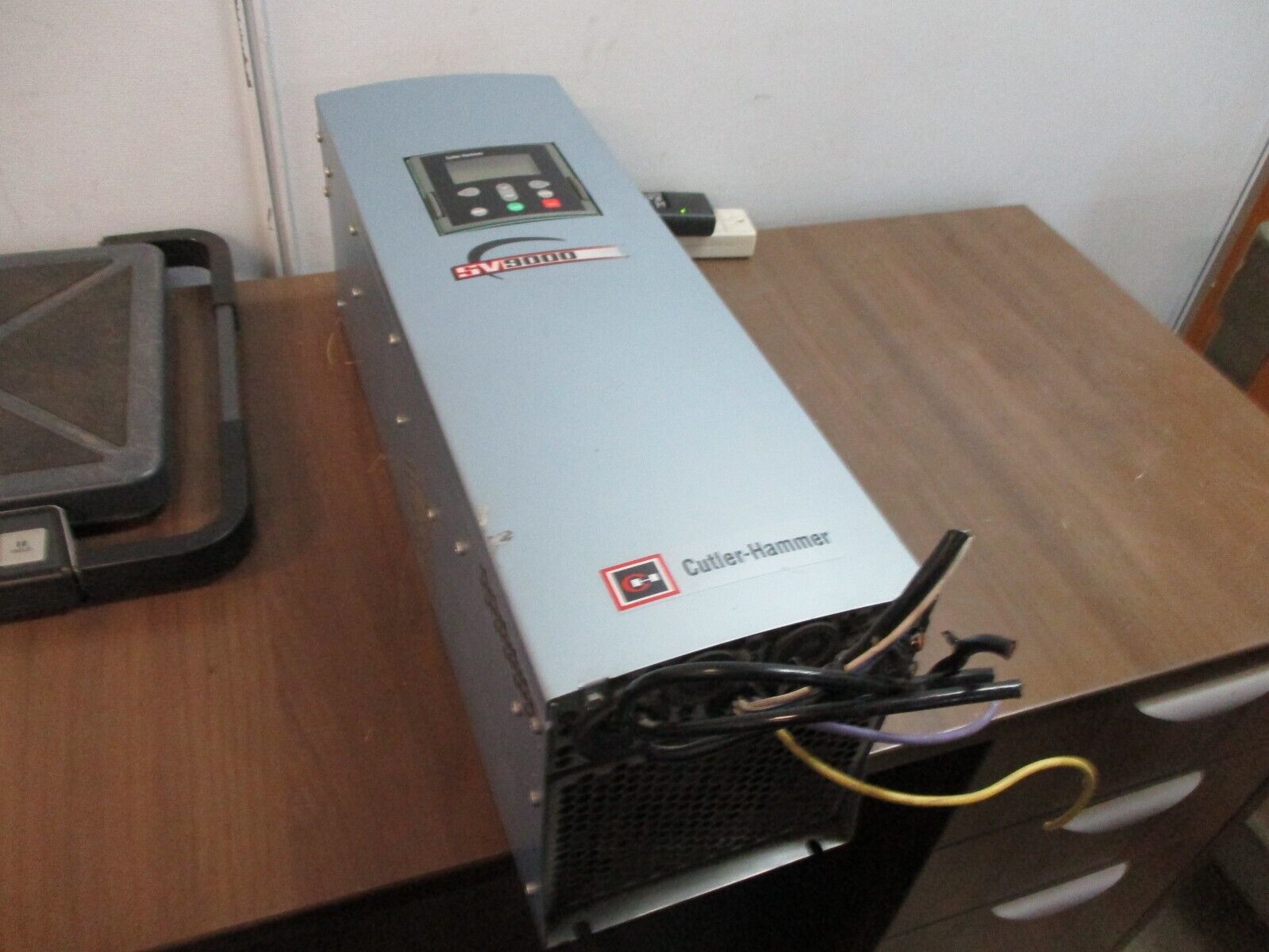 Cutler-Hammer SV9000 AC Drive SV9015AC-2M0B00 15HP 3Ph w/ Keypad Used