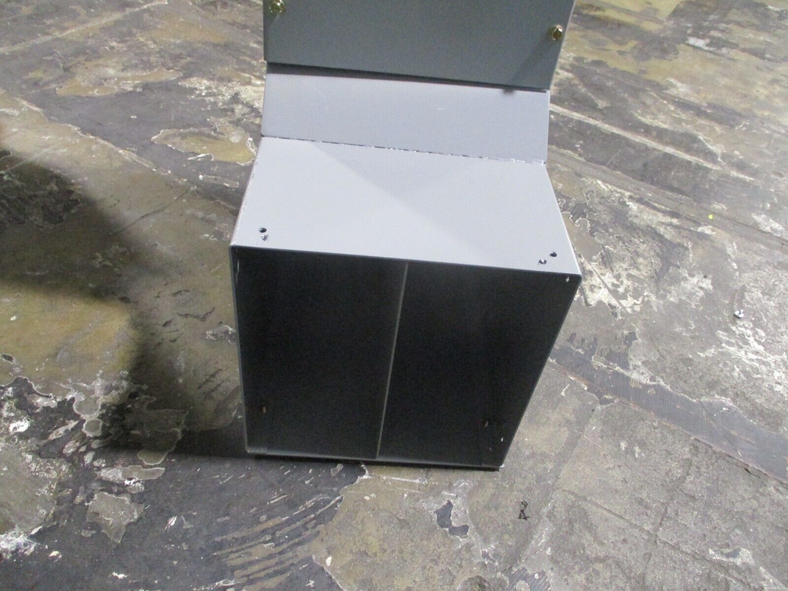 AMP Wireway w/ 90° Elbow End Size: 10" x 8" to 10" x 10" Length: 50" Used