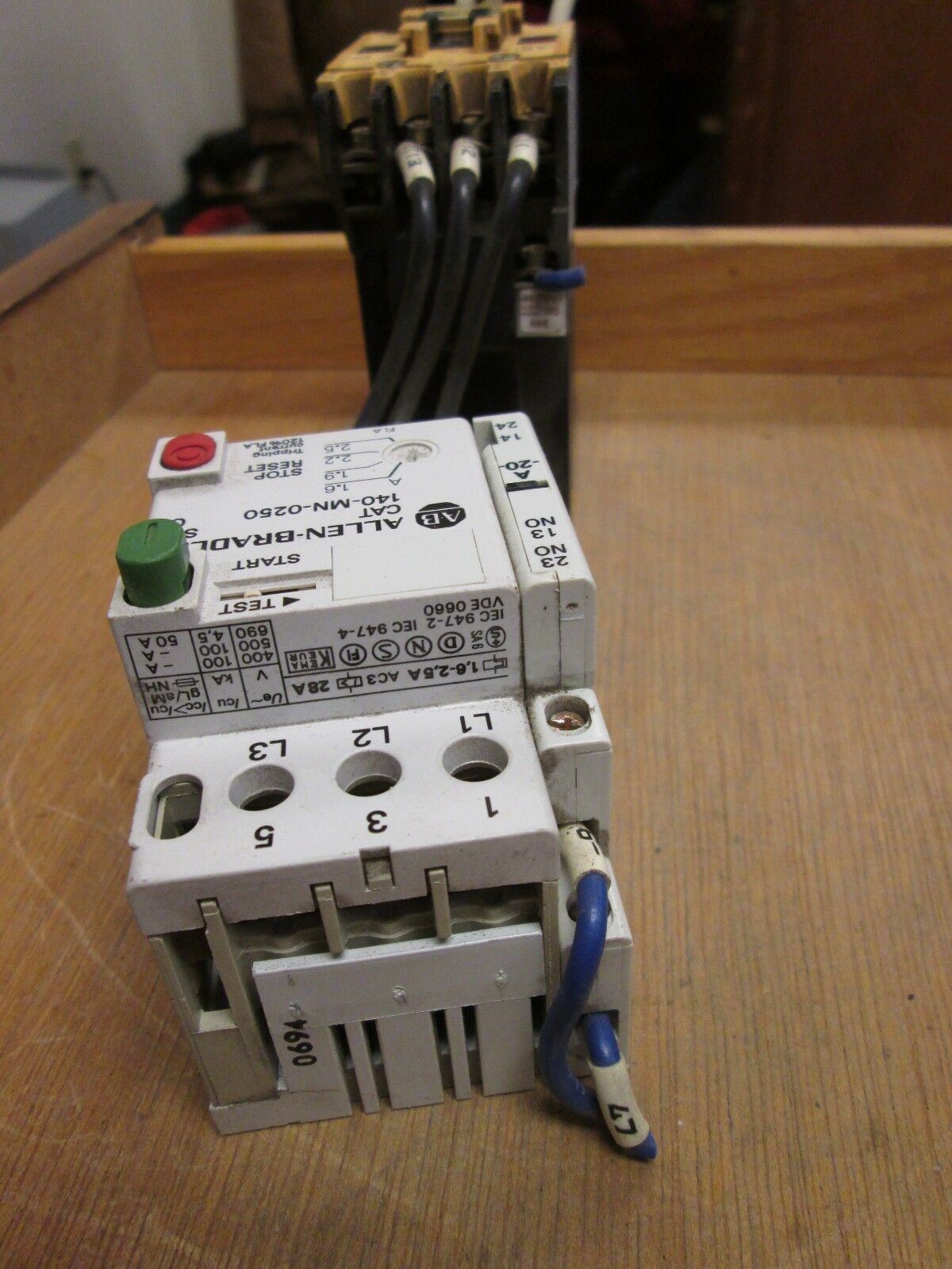 Allen-Bradley  Manual Starter  140-MN-0250  100-A09NZ*3  24V DC coil  Used