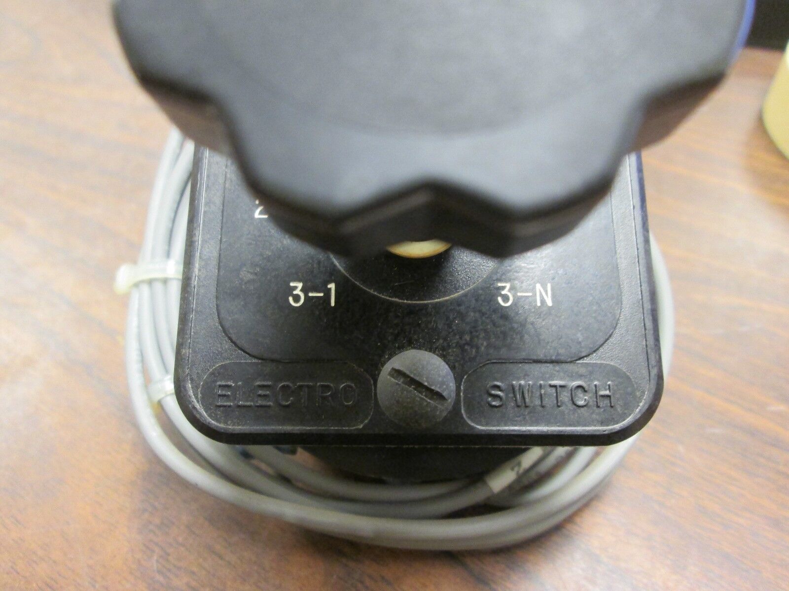 Electroswitch Series 24 Voltmeter Rotary Switch 2405C Used
