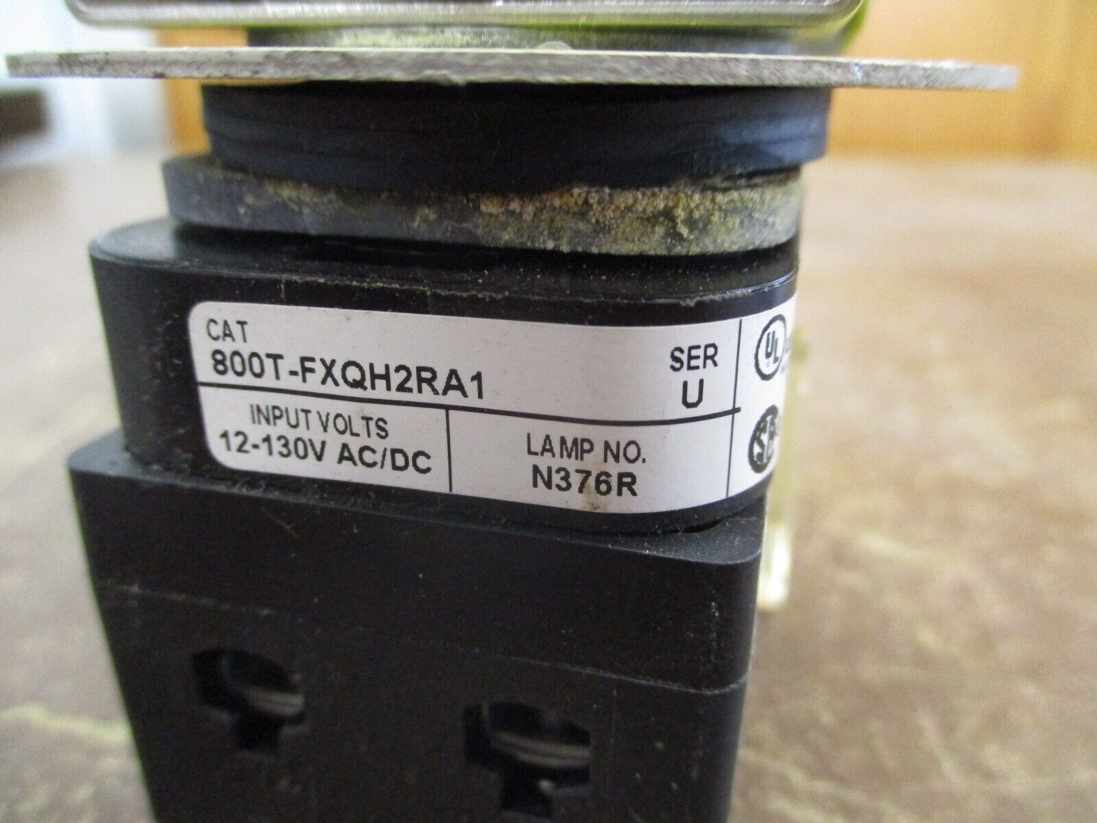 Allen-Bradley Illuminated Push / Pull Button 800T-FXQH2RA1 Ser. U 12-130V AC/DC