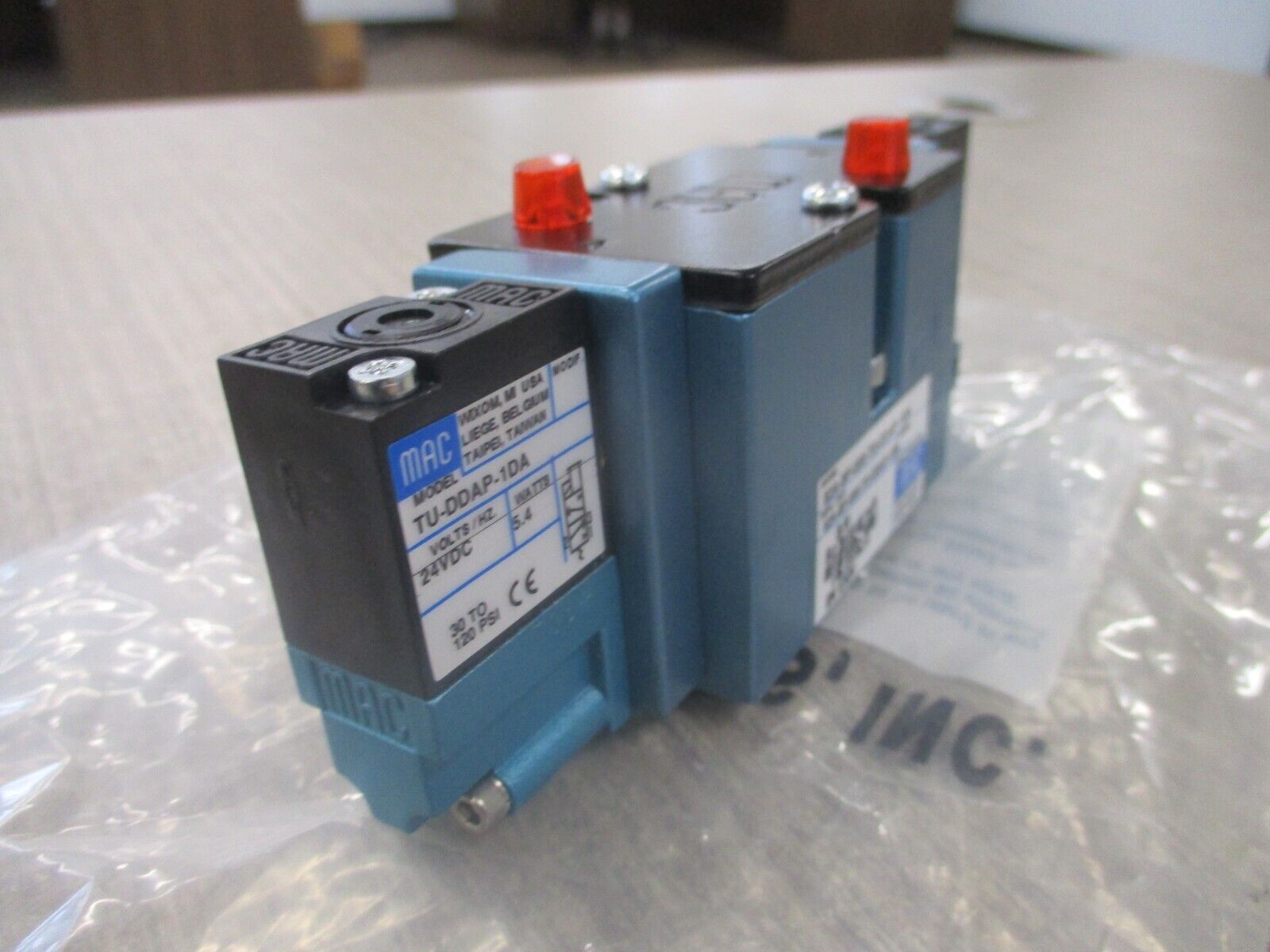 MAC Solenoid Valve 82A-BF-000-TU-DDAP-1DA New Surplus