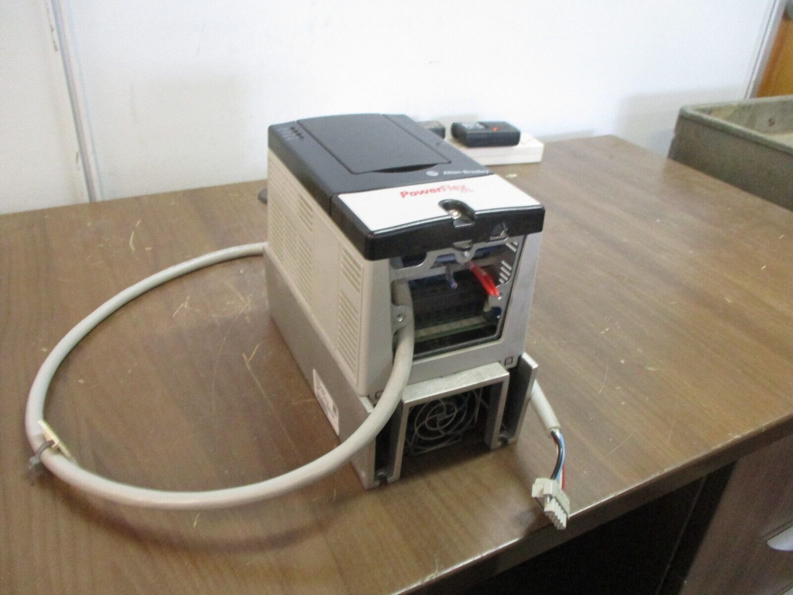 Allen-Bradley PowerFlex 70 AC Drive 20AD2P1A0AYNNNC0 1HP 3Ph *No Keypad* Used