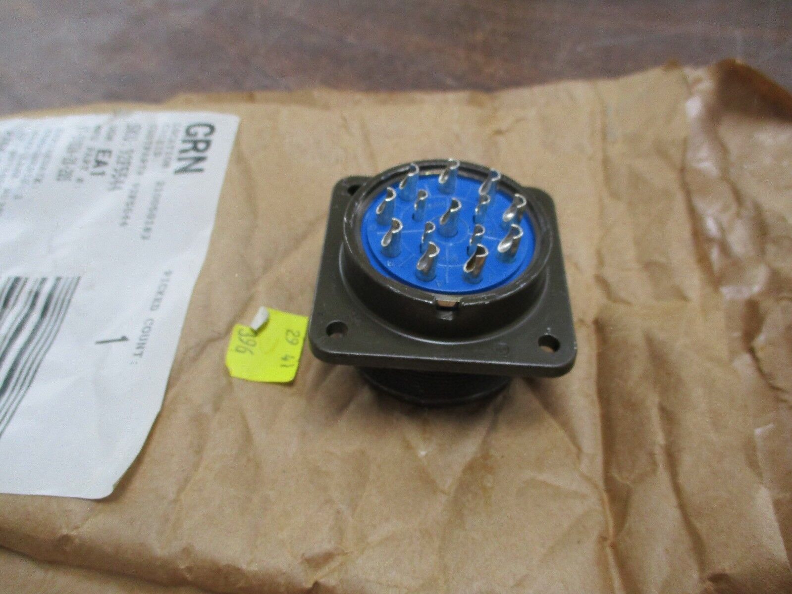 Amphenol 97 Series Cicular Connector 97-3102A-28-20S New Surplus