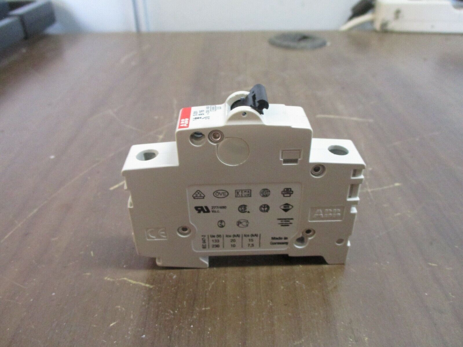 CAT / ABB Circuit Breaker 114-1143 / S201 B16 230/400V 16A 1P New Surplus