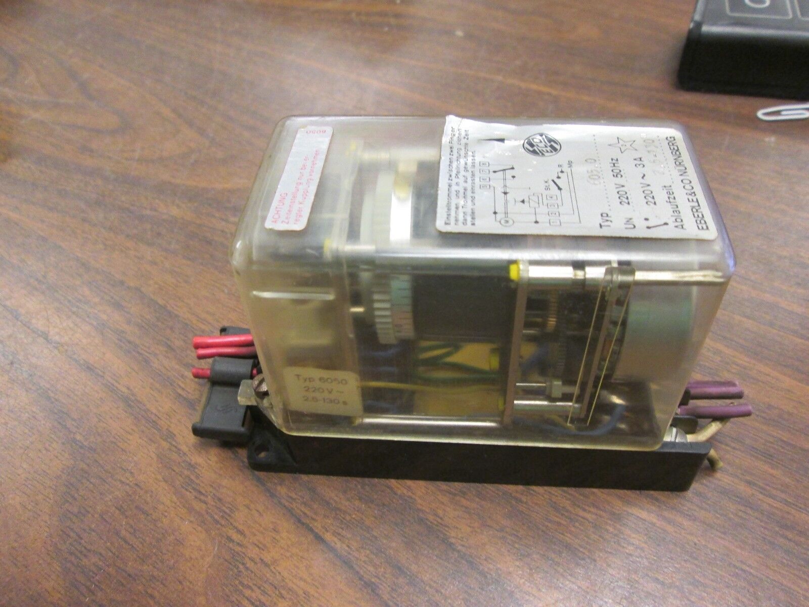 Eberle & Co Timer 605.0 , 2.5-130 Sec. 220V 3A 50Hz *Cracked Corner* Used