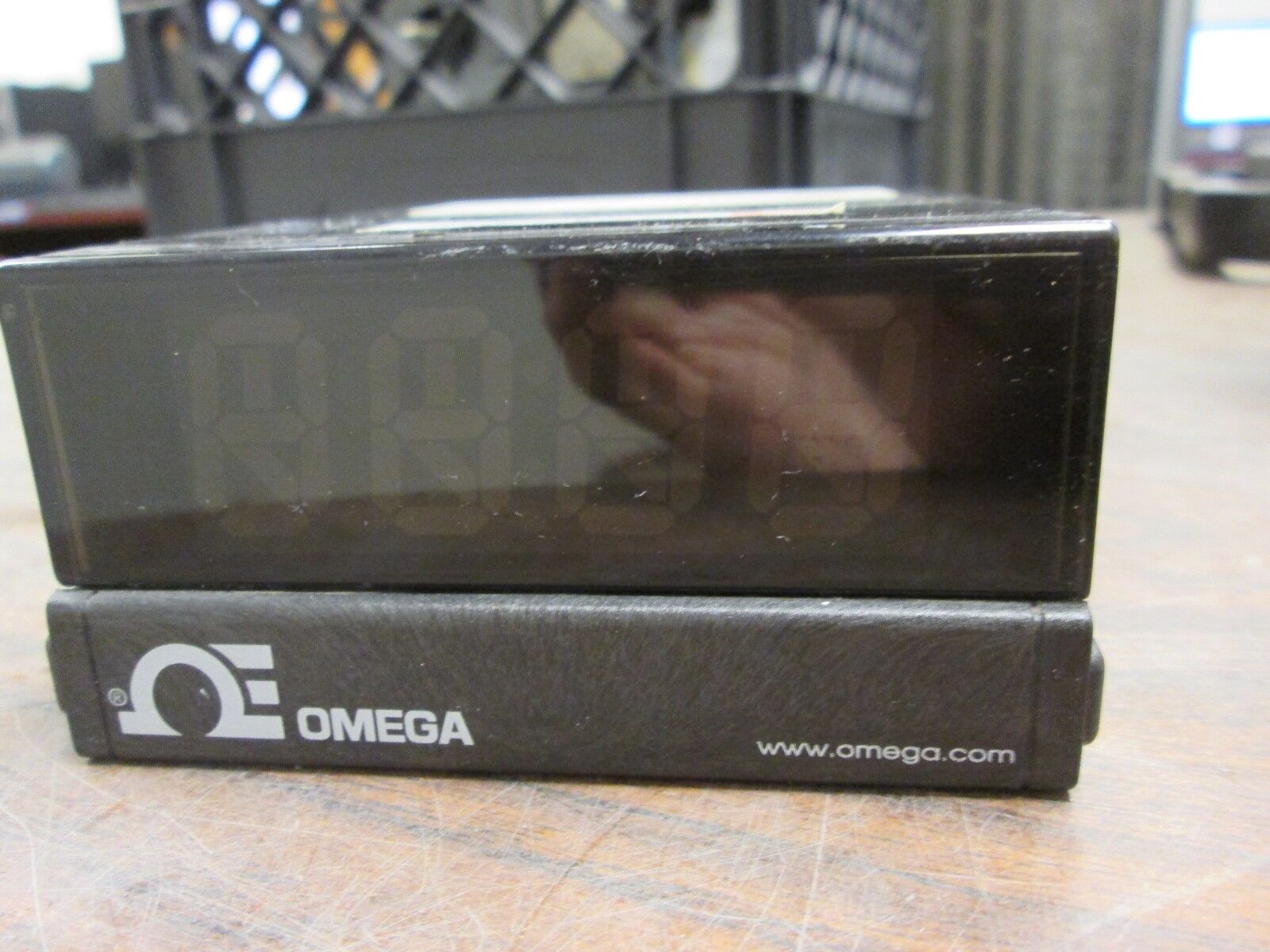 Omega Engineering Temperature Controller CN1833-2.1 90-240V 4W Used