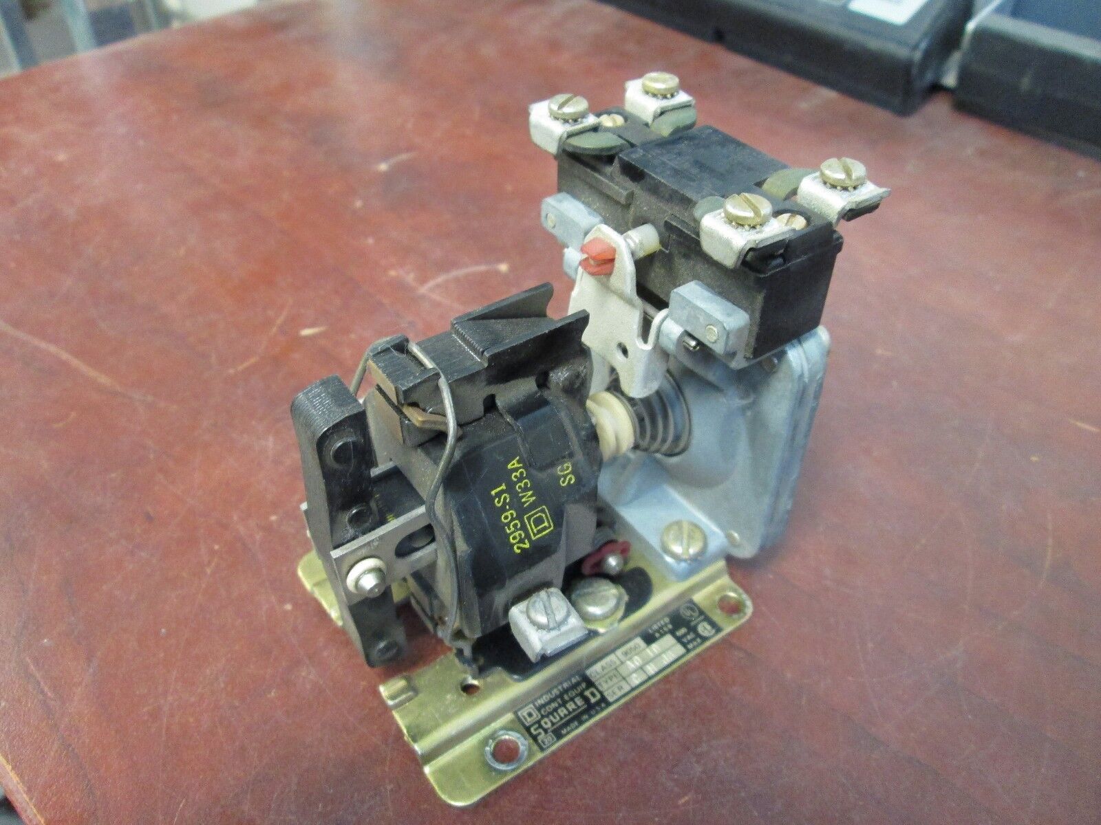 Square D  Pneumatic Timing Relay  9050 A0-1D  120V Coil  600V  Used