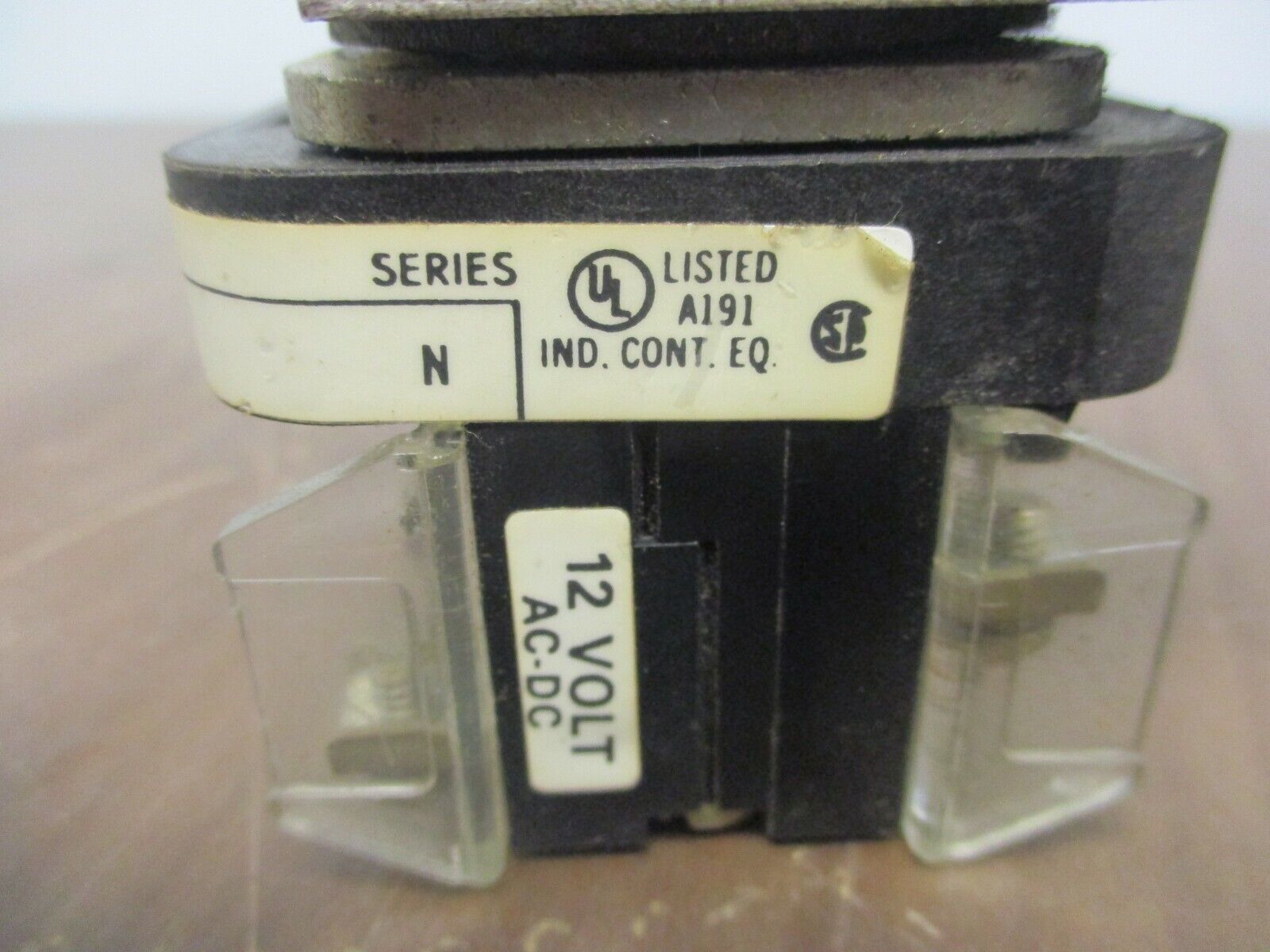 Allen-Bradley Illuminated Push Button 800T-QB12 Ser. N Amber Used