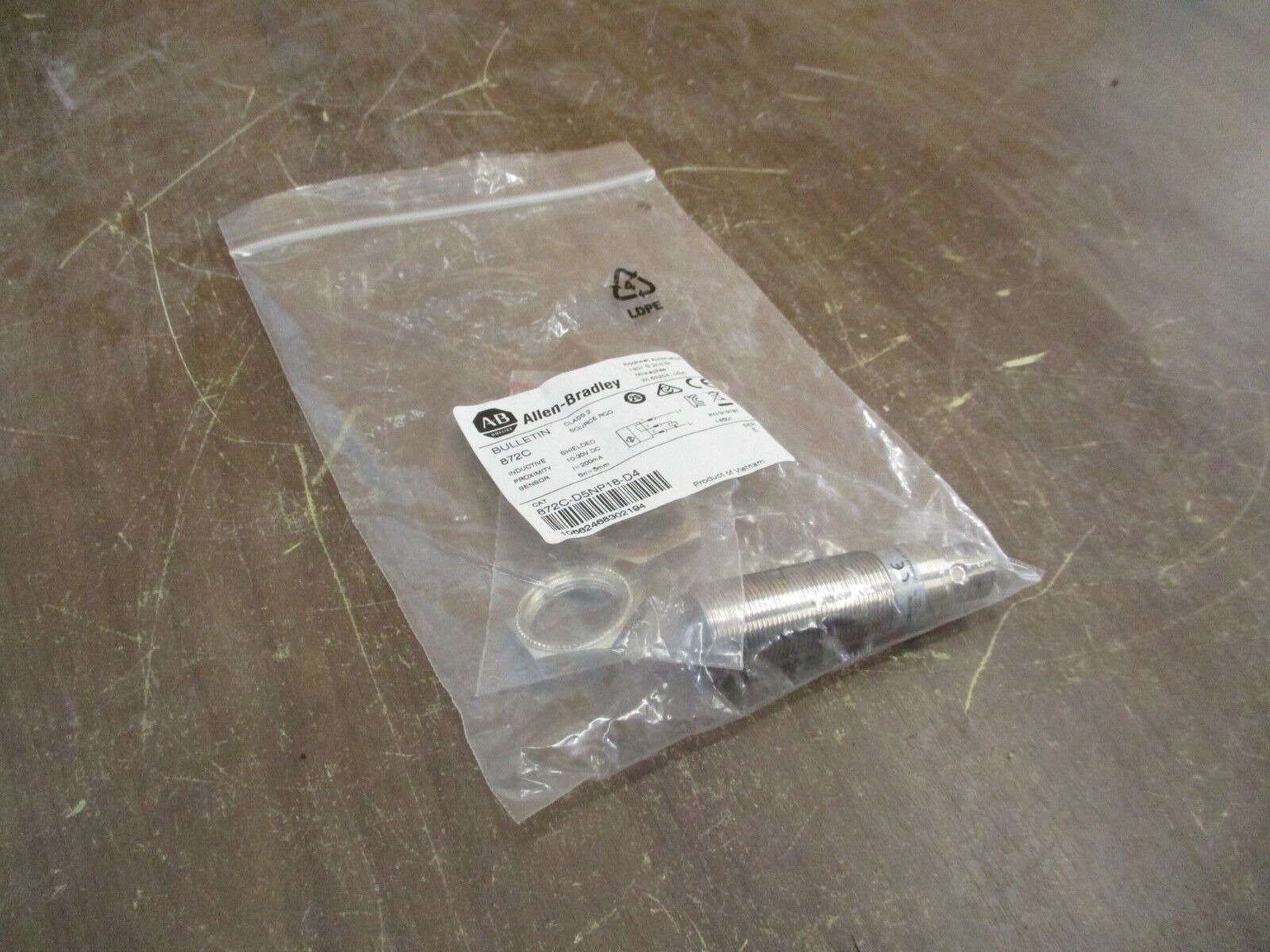 Allen-Bradley Inductive Proximity Sensor 872C-D5NP18-D4 Ser. E 10-30VDC