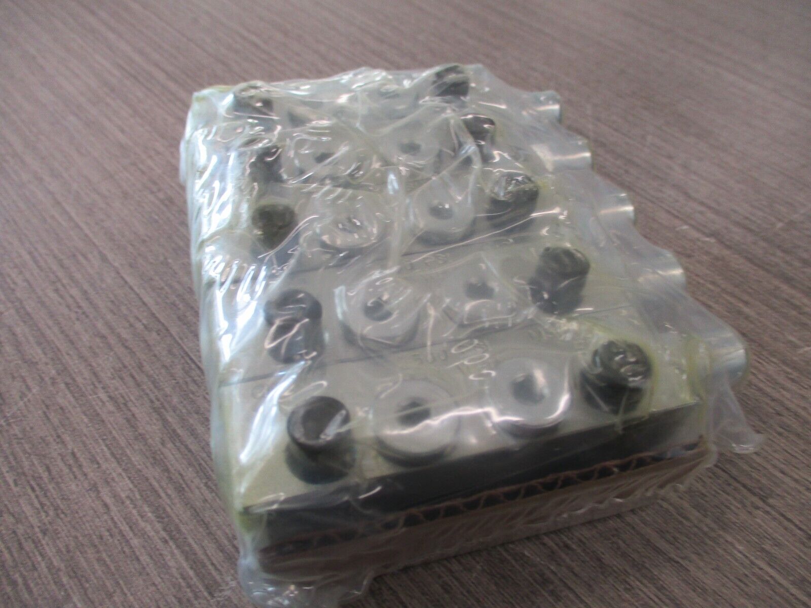 Graco KB22C Divider Valve 562743 3500 PSI *Lot Of 5* New Surplus