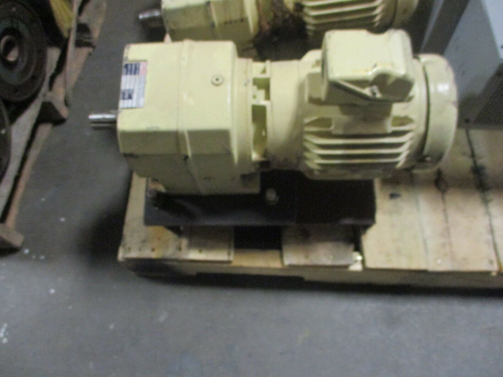 Baldor AC Gearmotor 1.5HP 1800RPM FR: 145TC 230/460V 4.2/2.1A 3Ph 60Hz Used