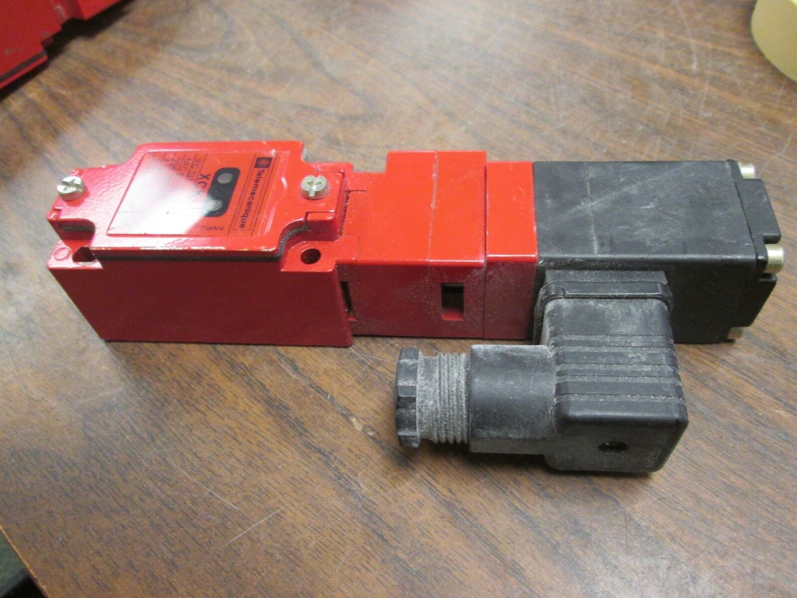 Telemecanique Limit Switch XCK-J, 240V 3A Used