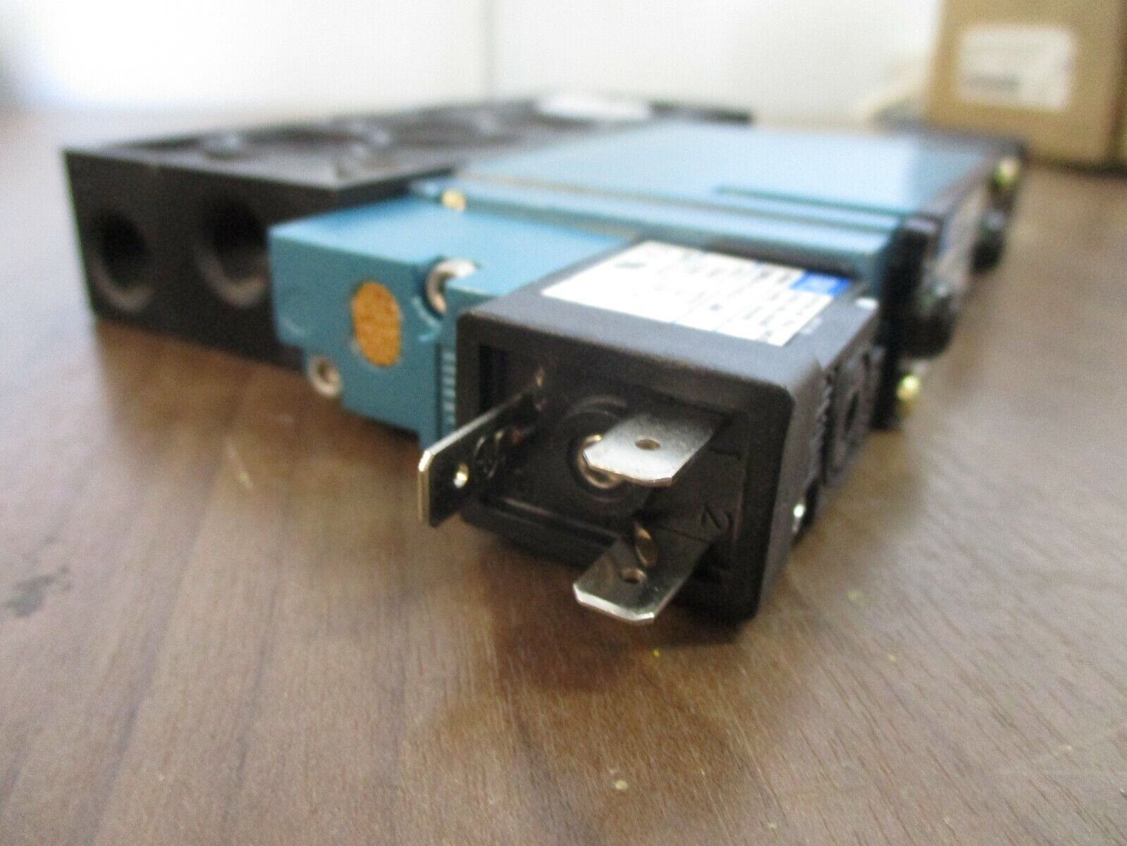 MAC Solenoid Valve 92B-BBA-BJG-DM-DJAJ-1JM New Surplus
