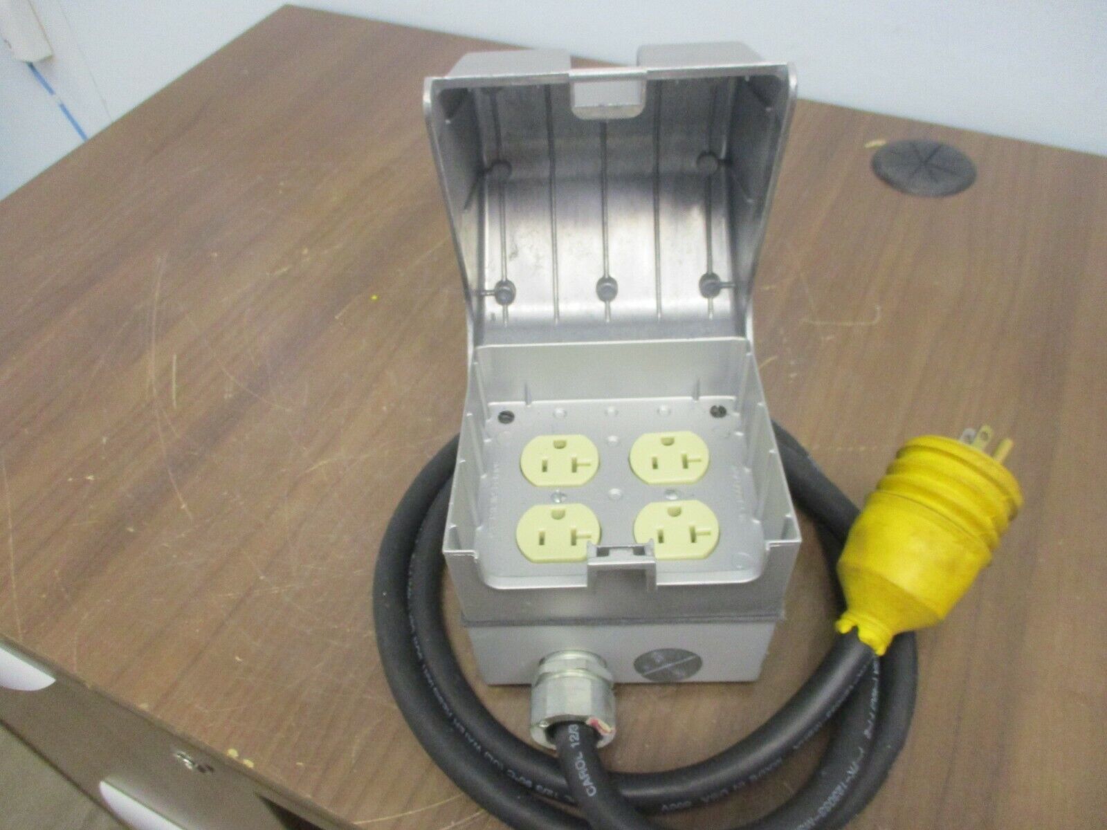 Thomas & Betts Red Dot Code Keeper Quad Receptacle 115V Wet Locations Used