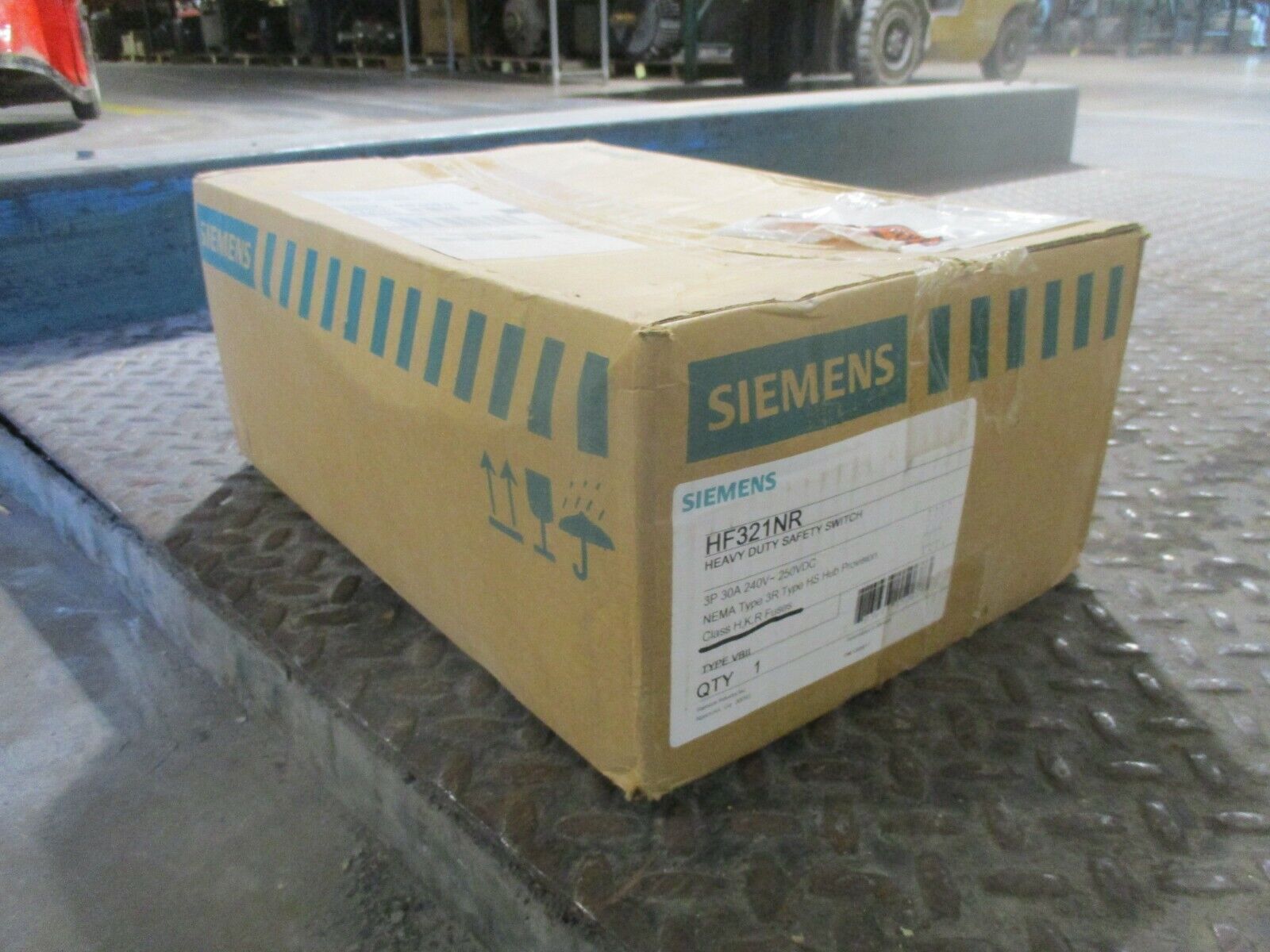 Siemens Fusible 3R Safety Switch / Disconnect HF321NR 30A 240V 3P New Surplus