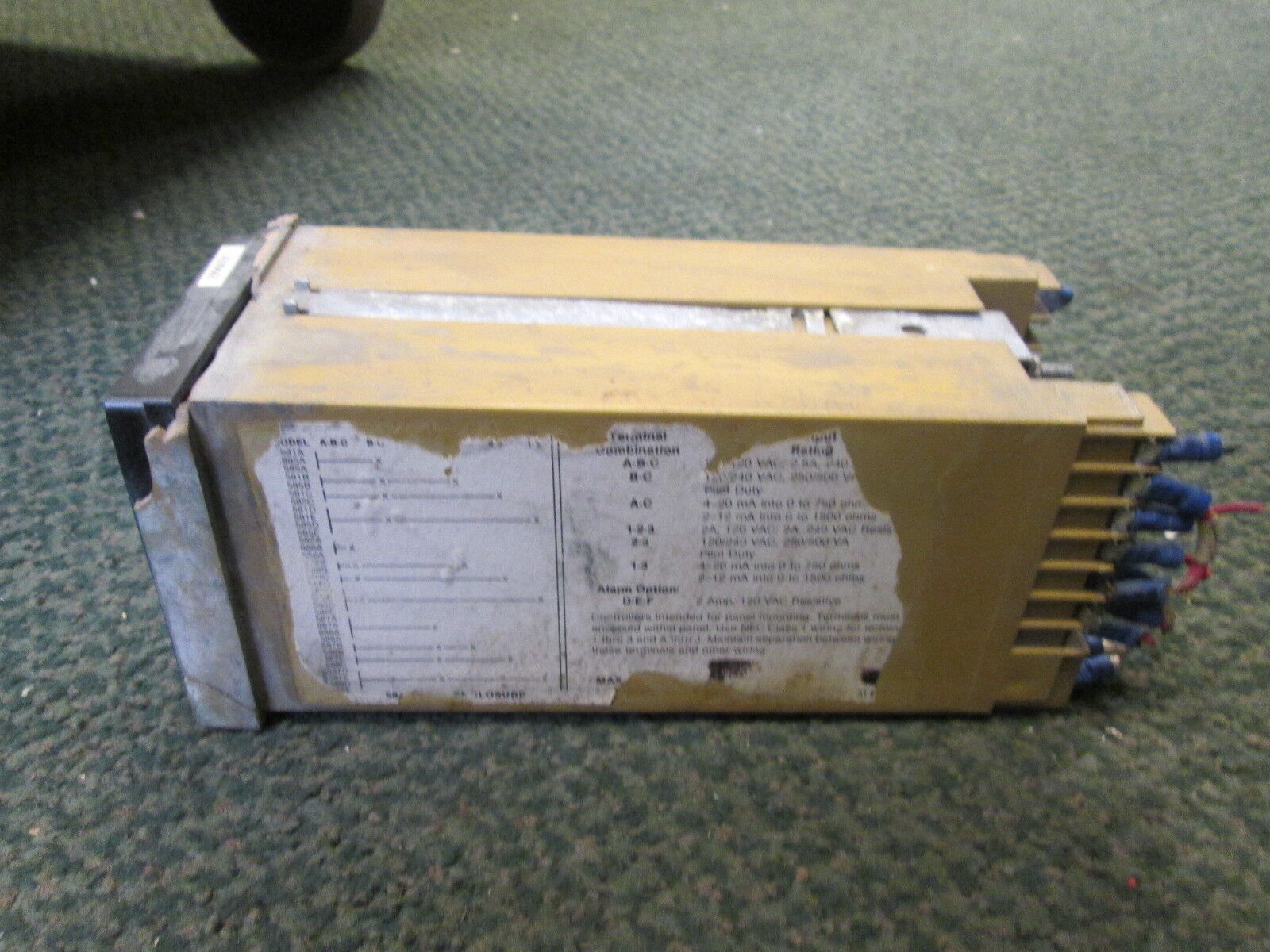 Barber-Colman Temperature Controller AT-Plus "Broken Case" Used
