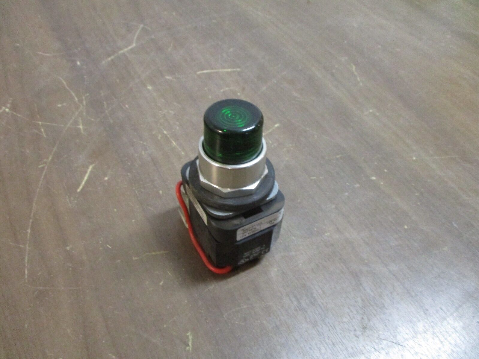 Allen-Bradley Pilot Light 800T-PT16G Type 4,13 120V Ser T Green Lens Used