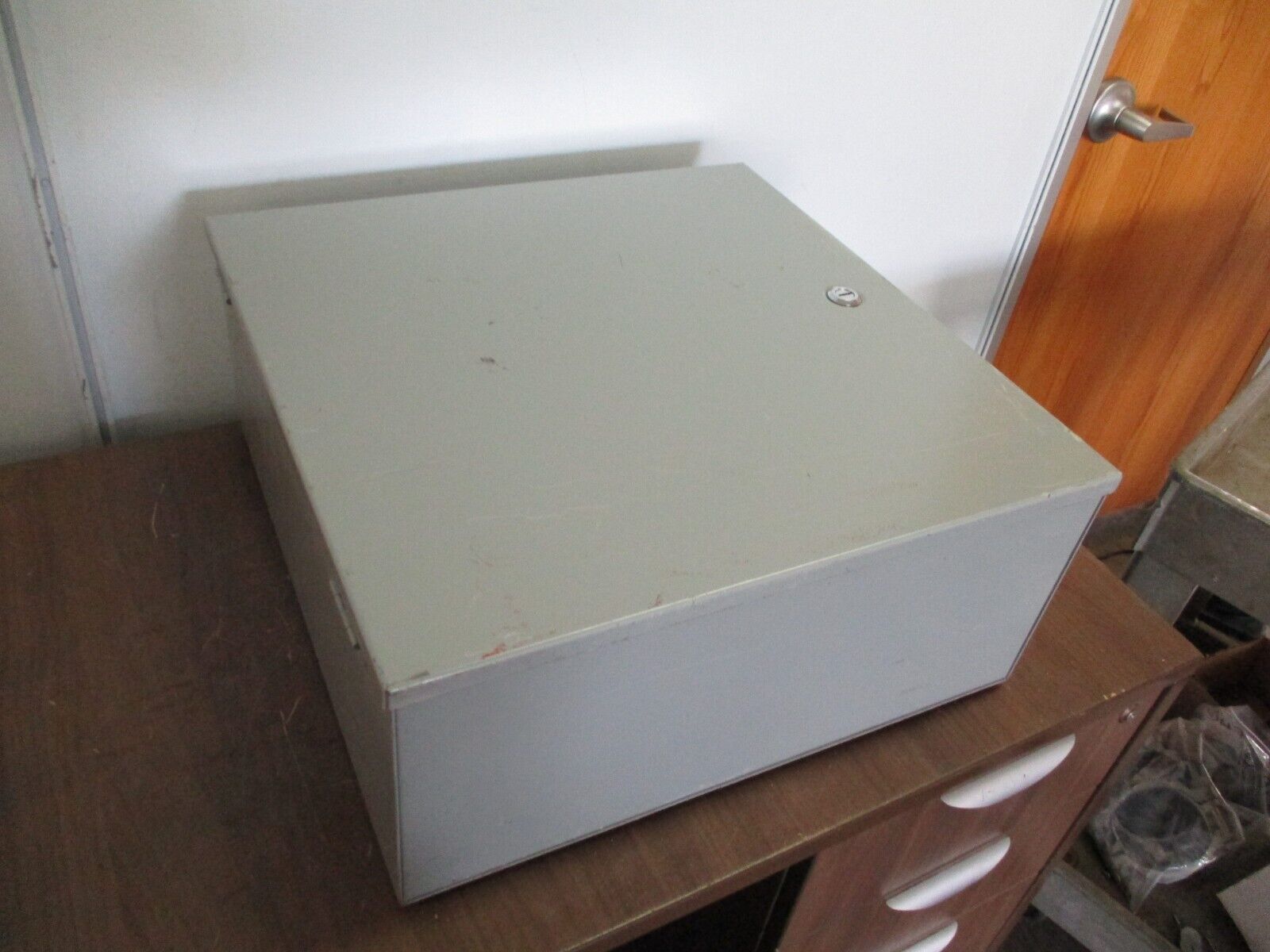 Allen-Bradley Enclosed Size 5 Starter 702-FOD93 Ser. K 120V Coil 270A 600V Used