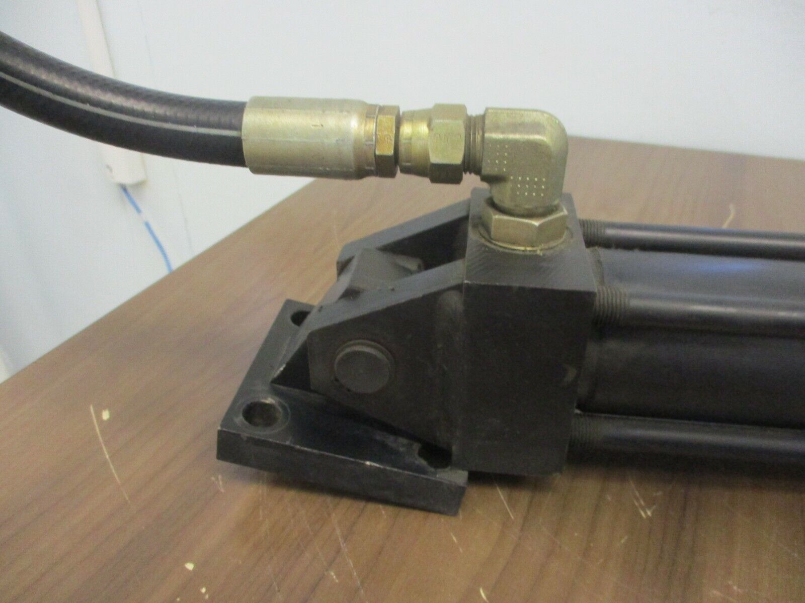 Parker, Series 2H Hydraulic Cylinder 02.00 BB2HLTS14AC 11.000 3000PSI Used