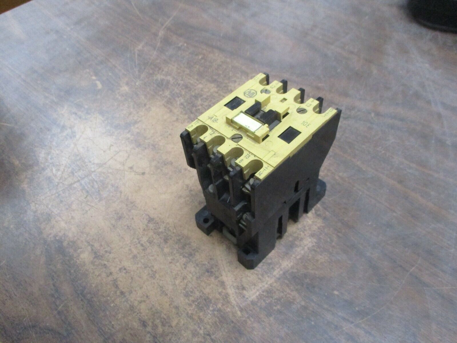 Allen-Bradley Contactor 100-A18ND3 120V Coil 18A 600V Used