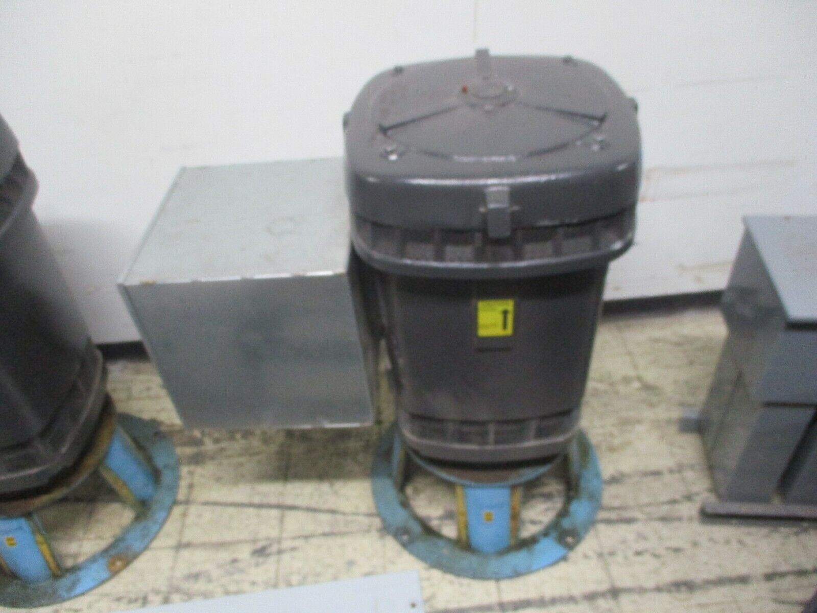 US Motors Vertical Mount AC Motor 250HP 1800RPM FR: 445YPA ENCL: WPI 3Ph Used