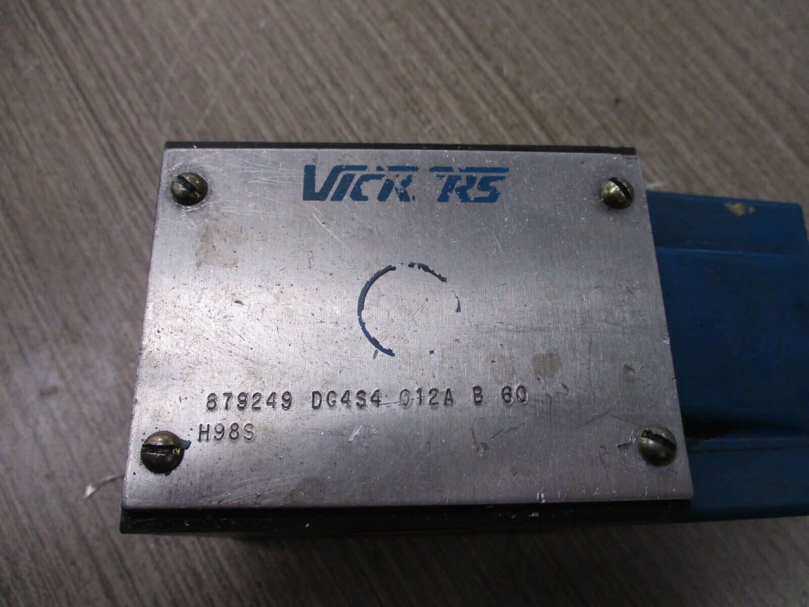 Vickers Directional Pilot Valve 879249 DG4S4 012A B 60 Used