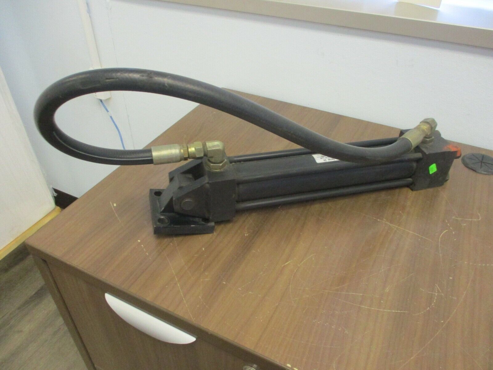 Parker, Series 2H Hydraulic Cylinder 02.00 BB2HLTS14AC 11.000 3000PSI Used