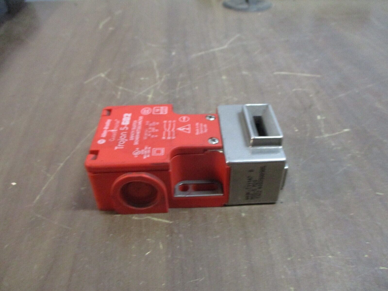 Allen-Bradley GuardMaster Safety Switch Trojan 5-GD2 120/240V 6A/3A Used