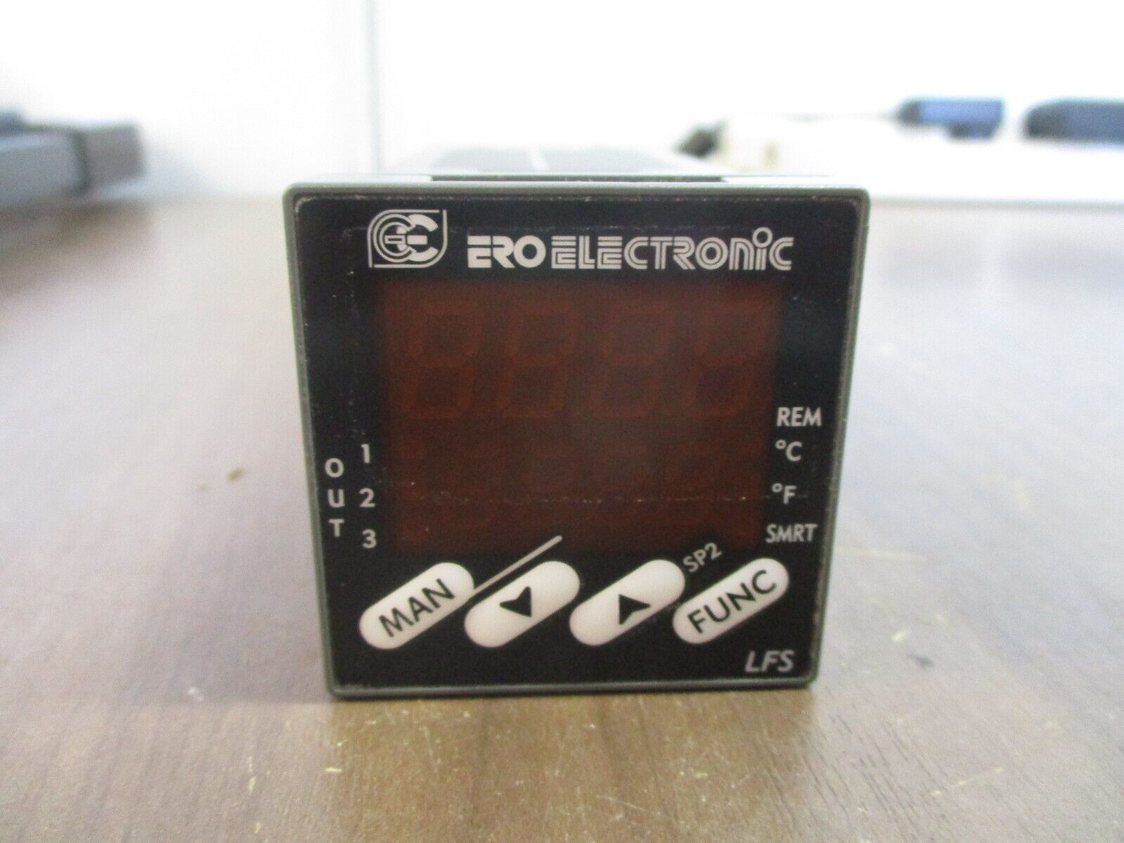 Ero Electronic Temperature Controller LFS931133000 100/240V 50/60Hz 8VA Used