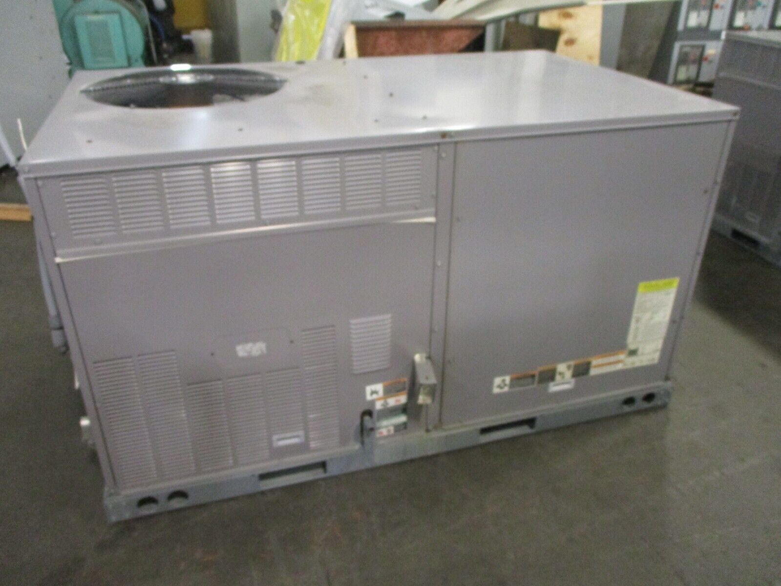 Bryant 581J Rooftop Unit 581JP06A115A2A0AAA 5 Ton 208/230V MFD 2015 Used