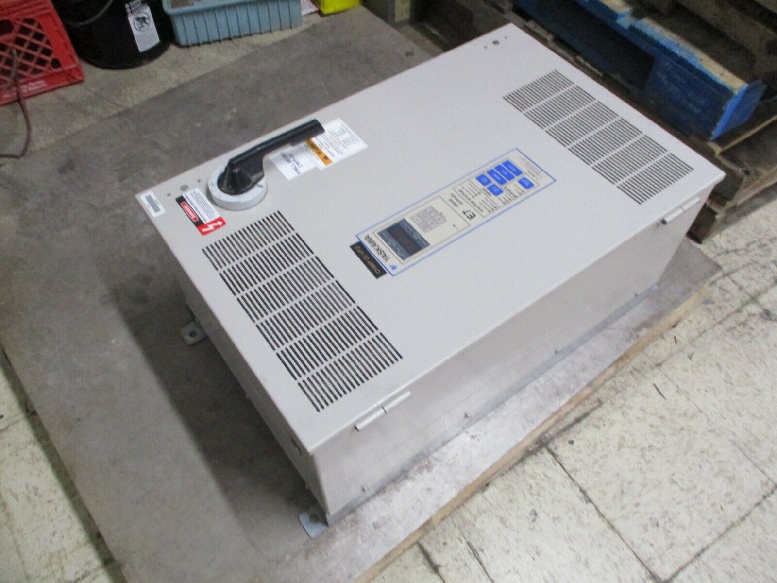 Yaskawa E7 AC Drive w/ Bypass E7BVD046TX 15HP 3Ph Used
