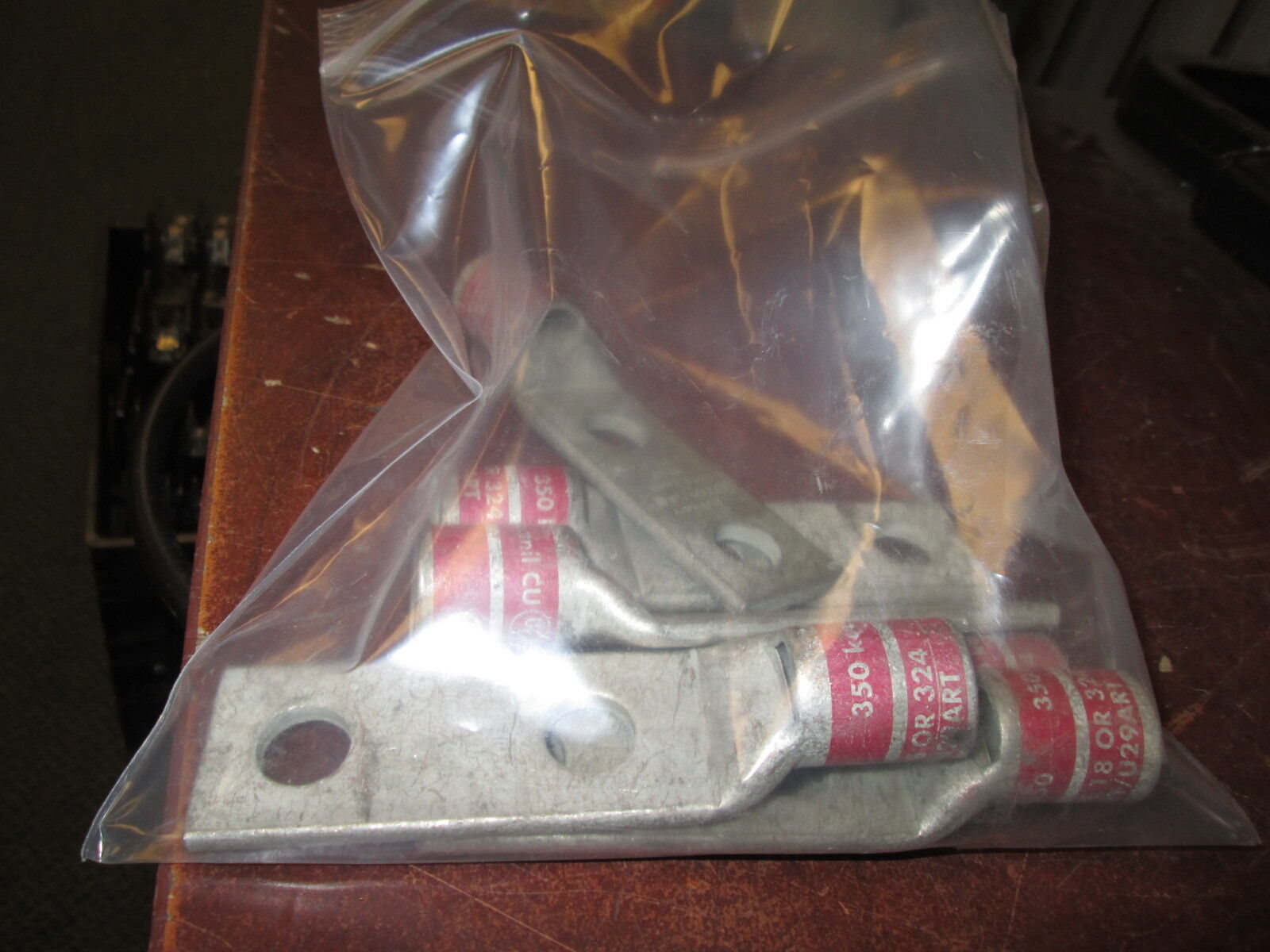 Burndy Crimp Lug YA31-2LN 350Kcmil "Lot of 6" New Surplus